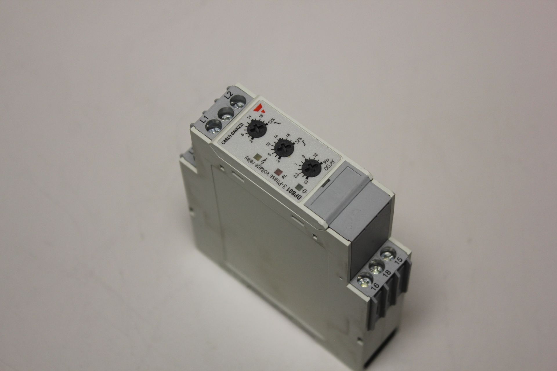 CARLO GAVAZZI 3 PHASE VOLTAGE RELAY