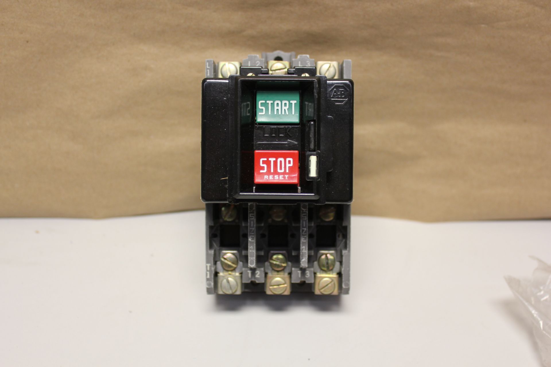 UNUSED ALLEN BRADLEY MANUAL STARTING SWITCH