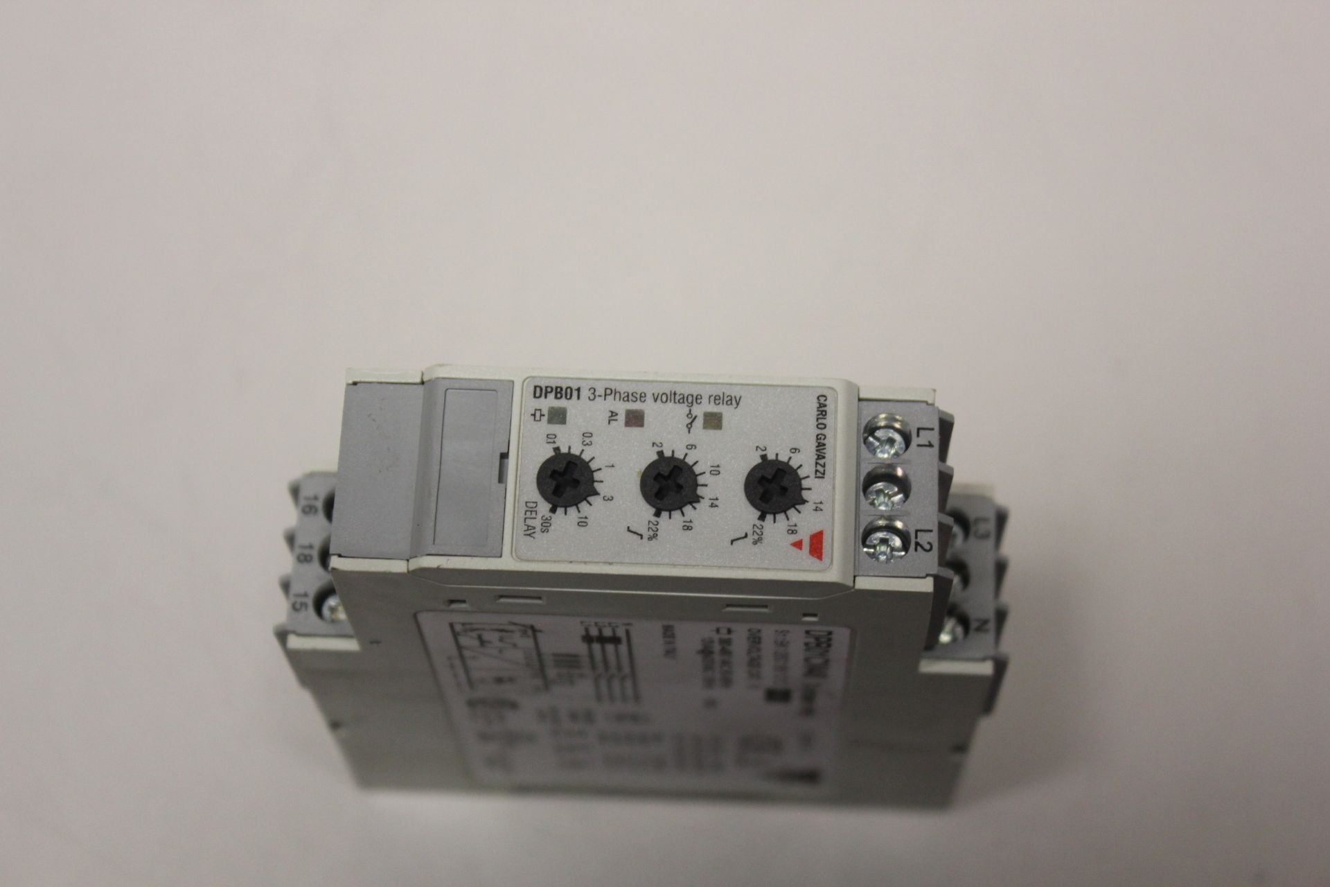 CARLO GAVAZZI 3 PHASE VOLTAGE RELAY - Image 2 of 3