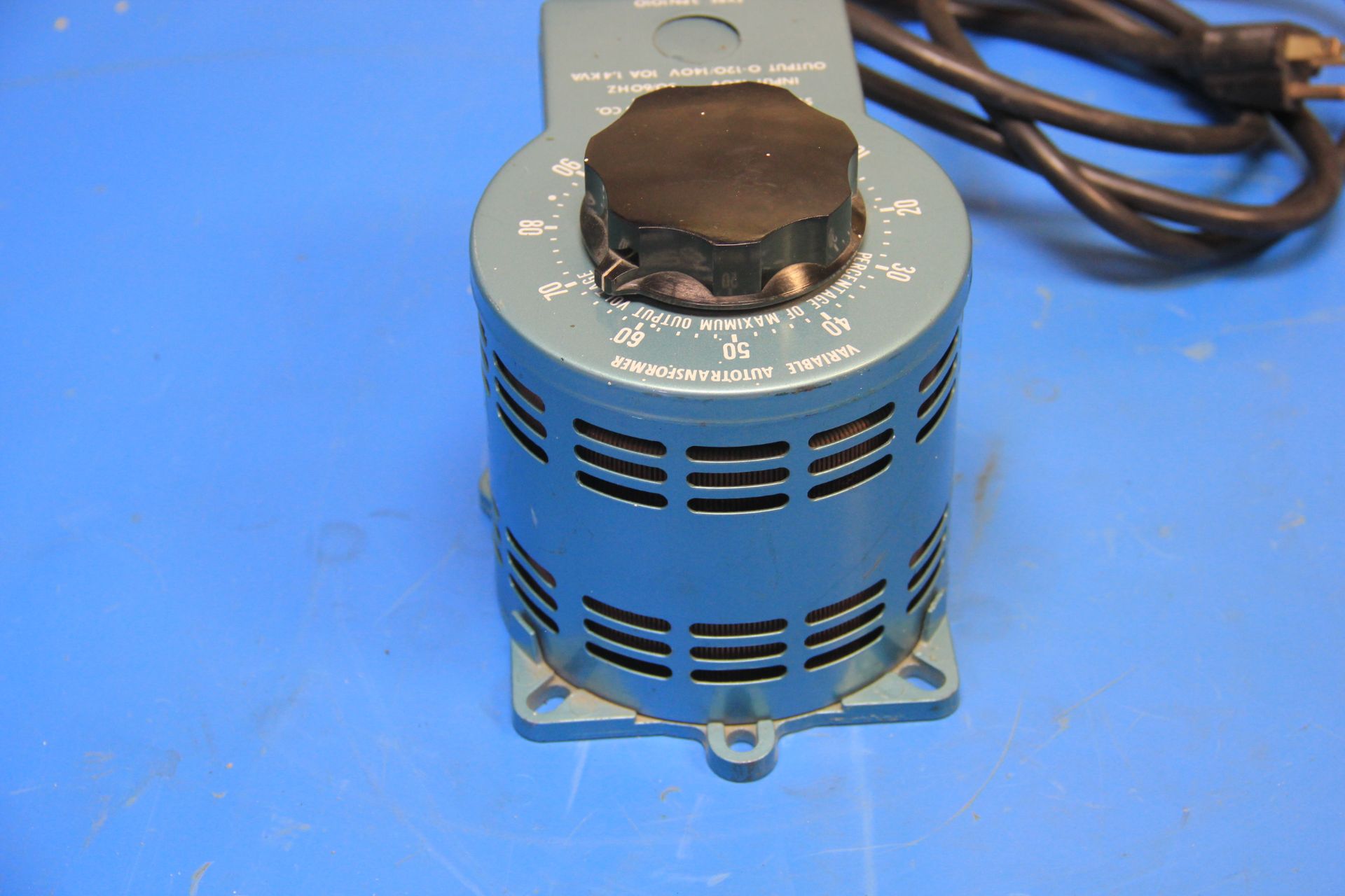 STACO VARIABLE AUTO TRANSFORMER - Image 2 of 8