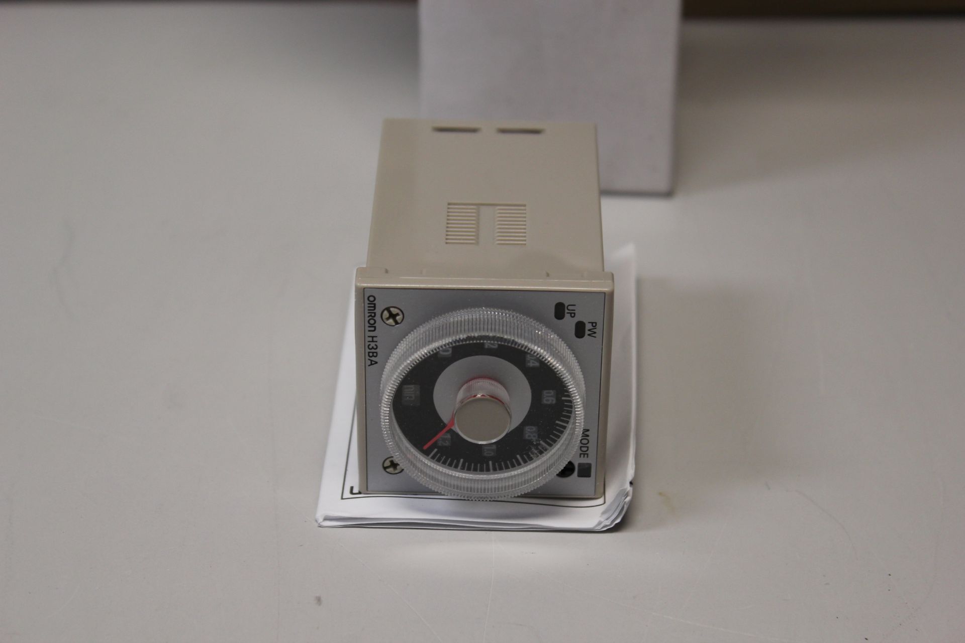 NEW OMRON TIMER RELAY - Image 3 of 3