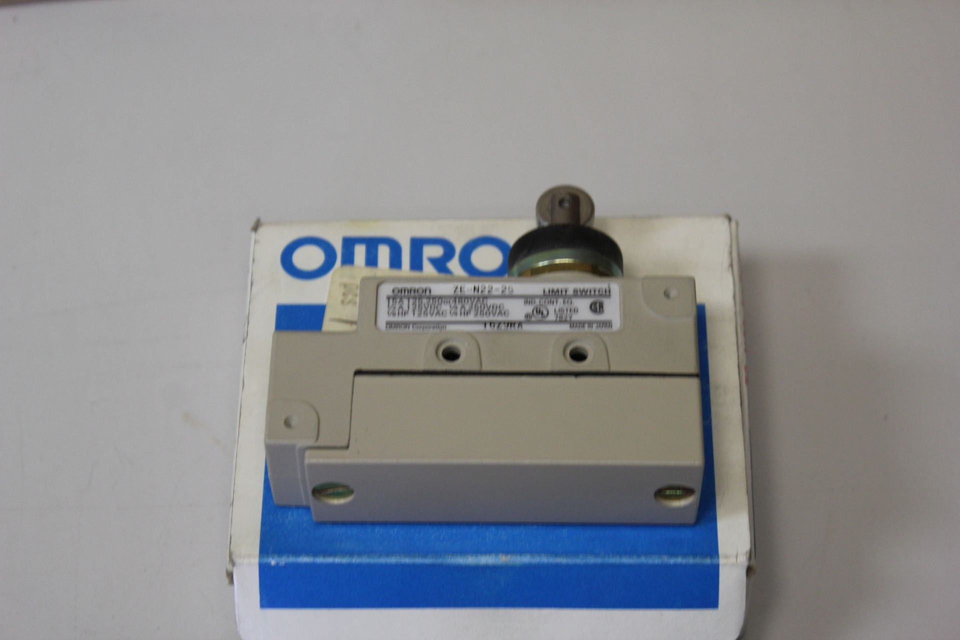 NEW OMRON LIMIT SWITCH - Image 3 of 3