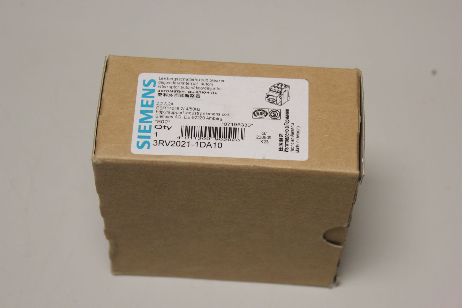 NEW SIEMENS CIRCUIT BREAKER