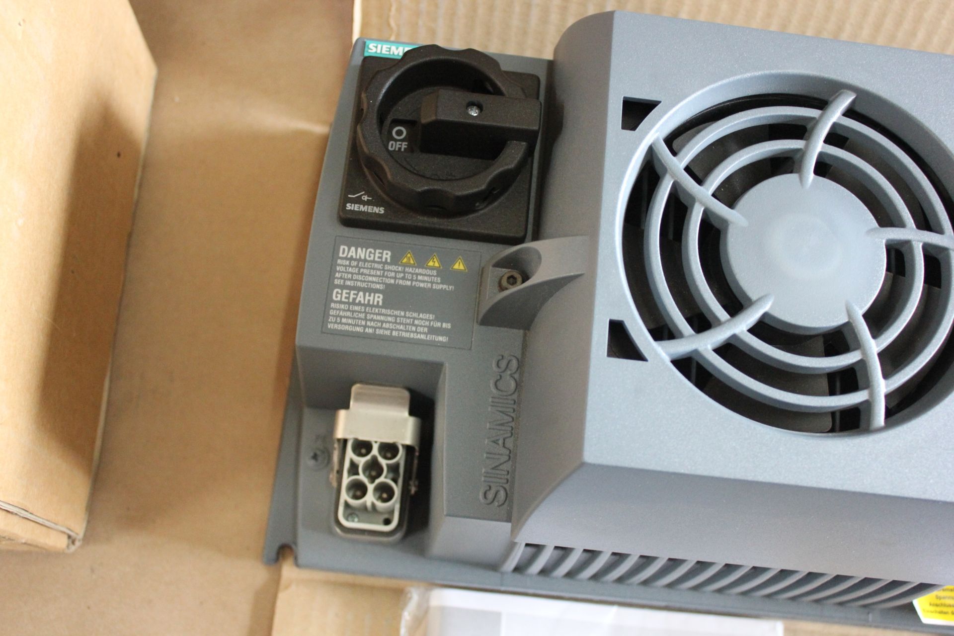 NEW SIEMENS SINAMICS V/hz DISTRIBUTED DRIVE - Image 7 of 8