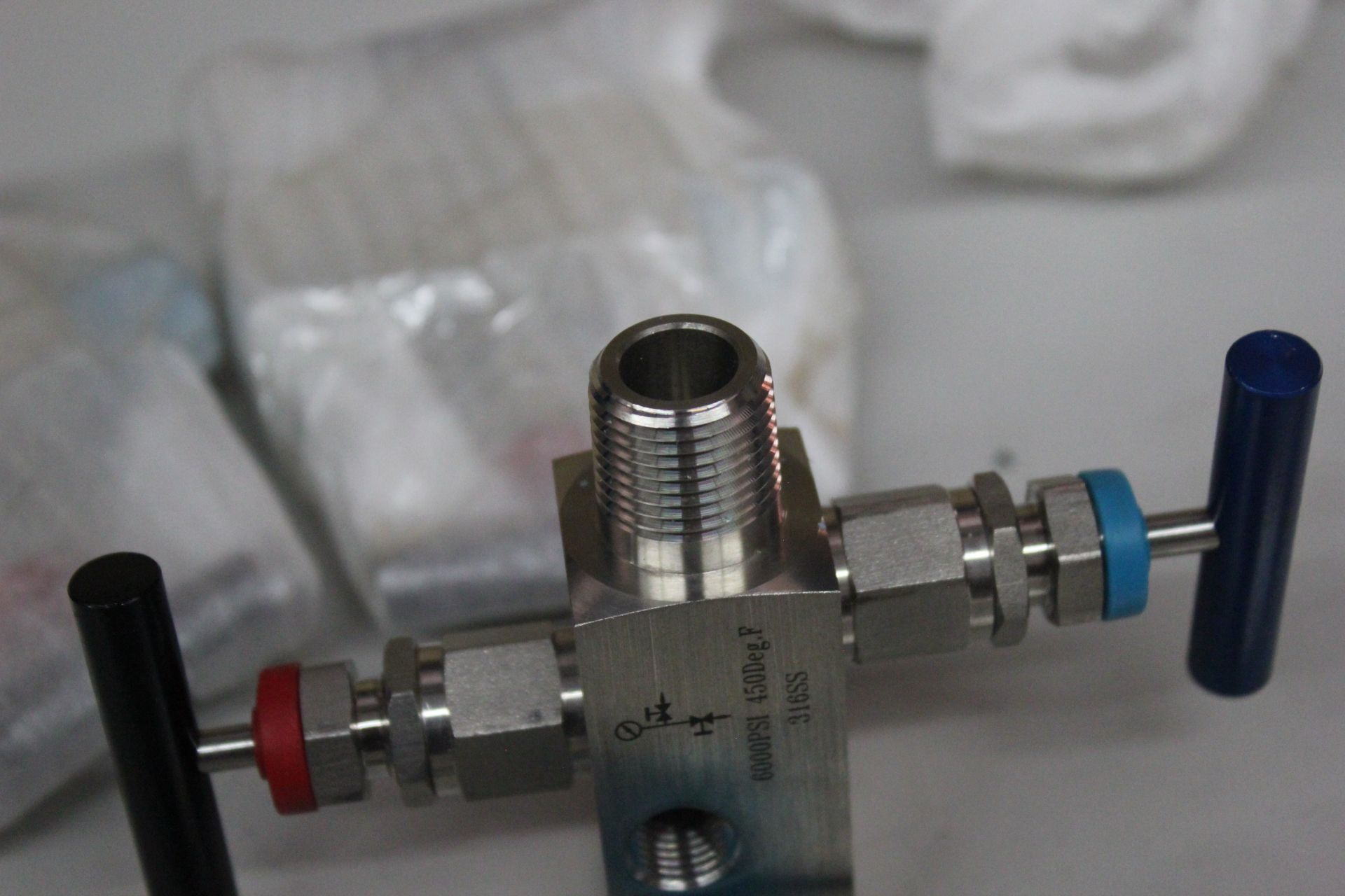 LOT OF NEW SS HIGH PRESSURE BLOCK & BLEED VALVES - Image 6 of 8