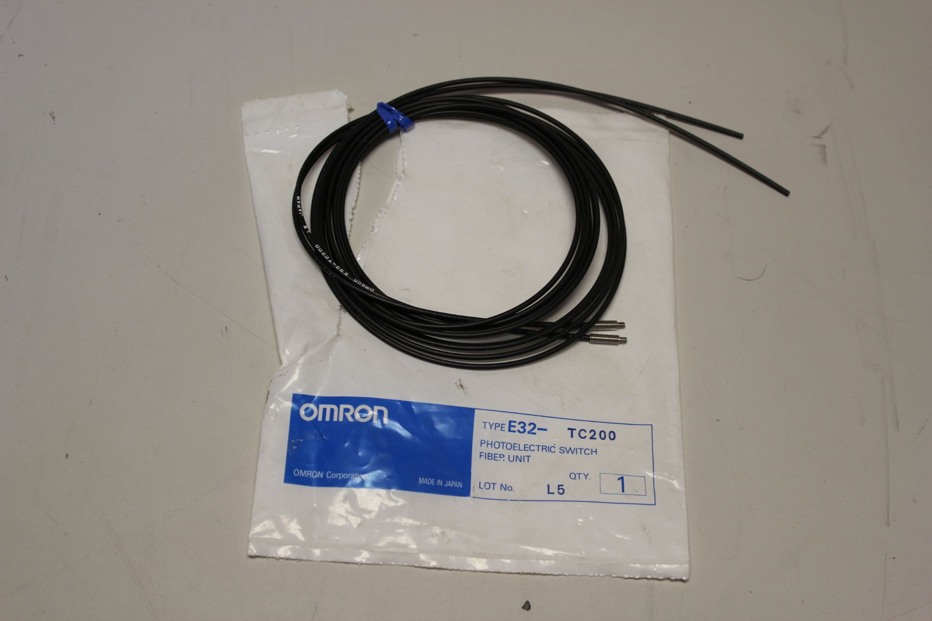 NEW OMRON PHOTOELECTRIC SWITCH FIBER UNIT