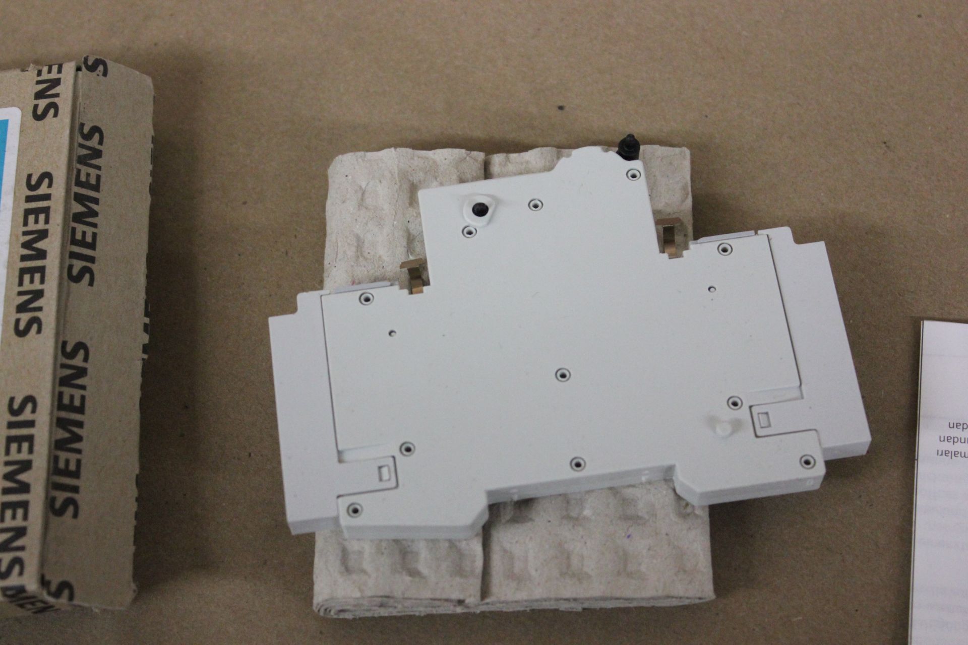 LOT OF NEW SIEMENS AUXILIARY CIRCUIT SWITCH - Image 5 of 5
