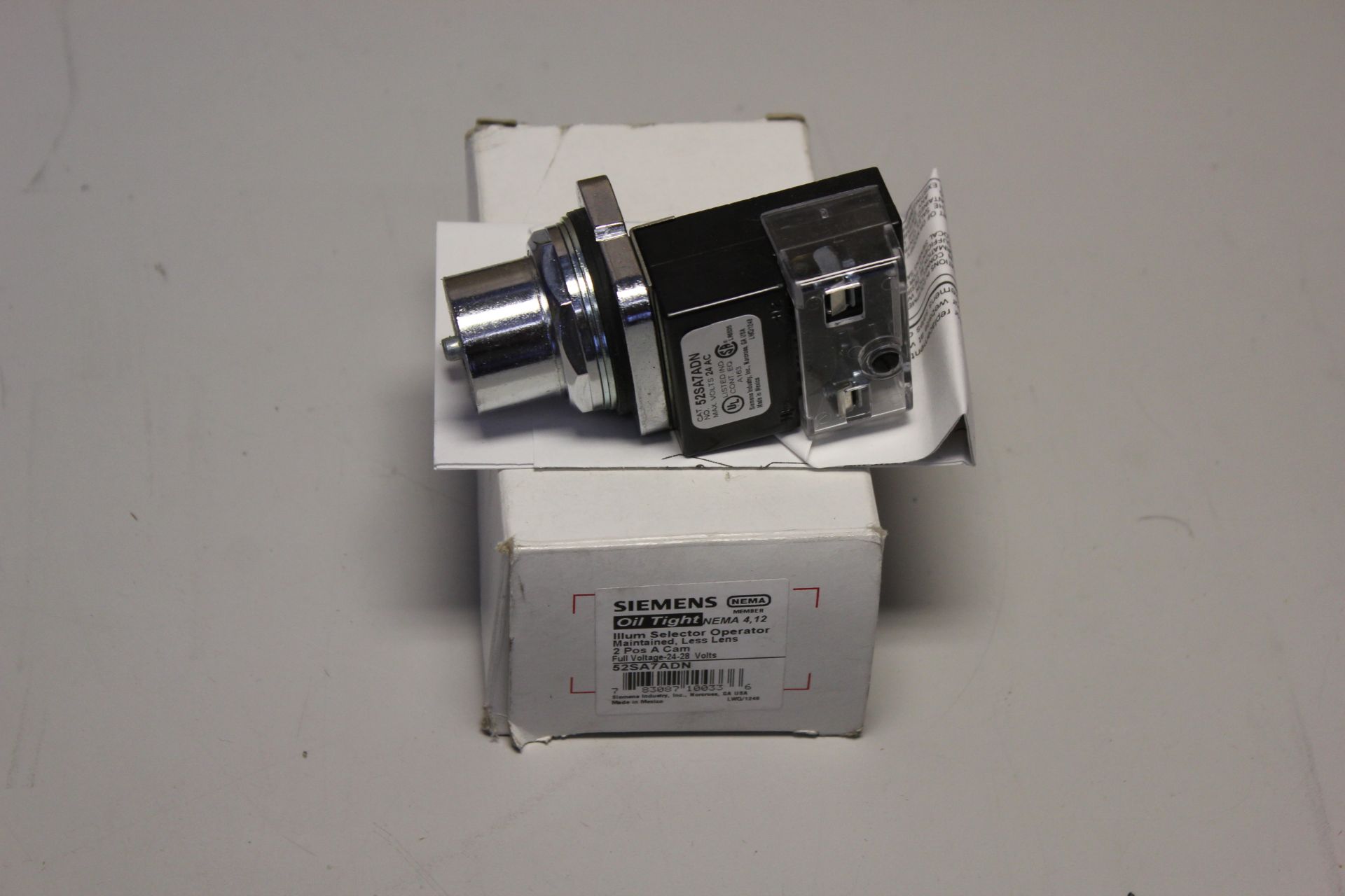 NEW SIEMENS OILTIGHT ILLUMINATED SELECTOR SWITCH