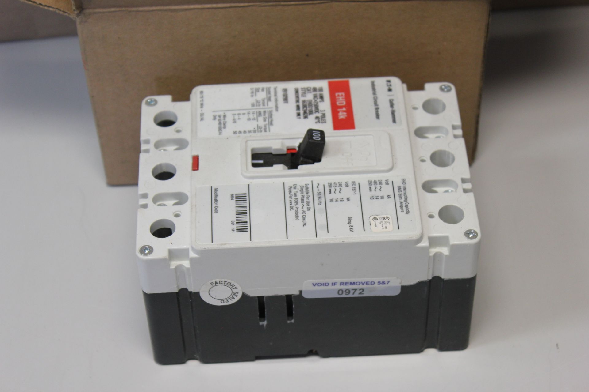 NEW CUTLER HAMMER CIRCUIT BREAKER - Image 3 of 4