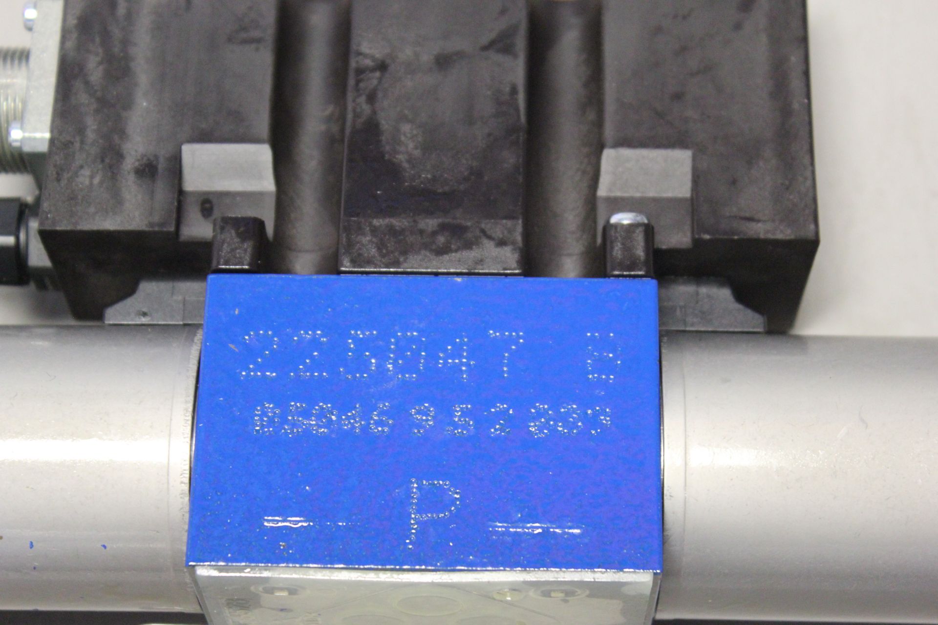 NEW REXROTH HYDRAULIC PROPORTIONAL VALVE - Image 6 of 6