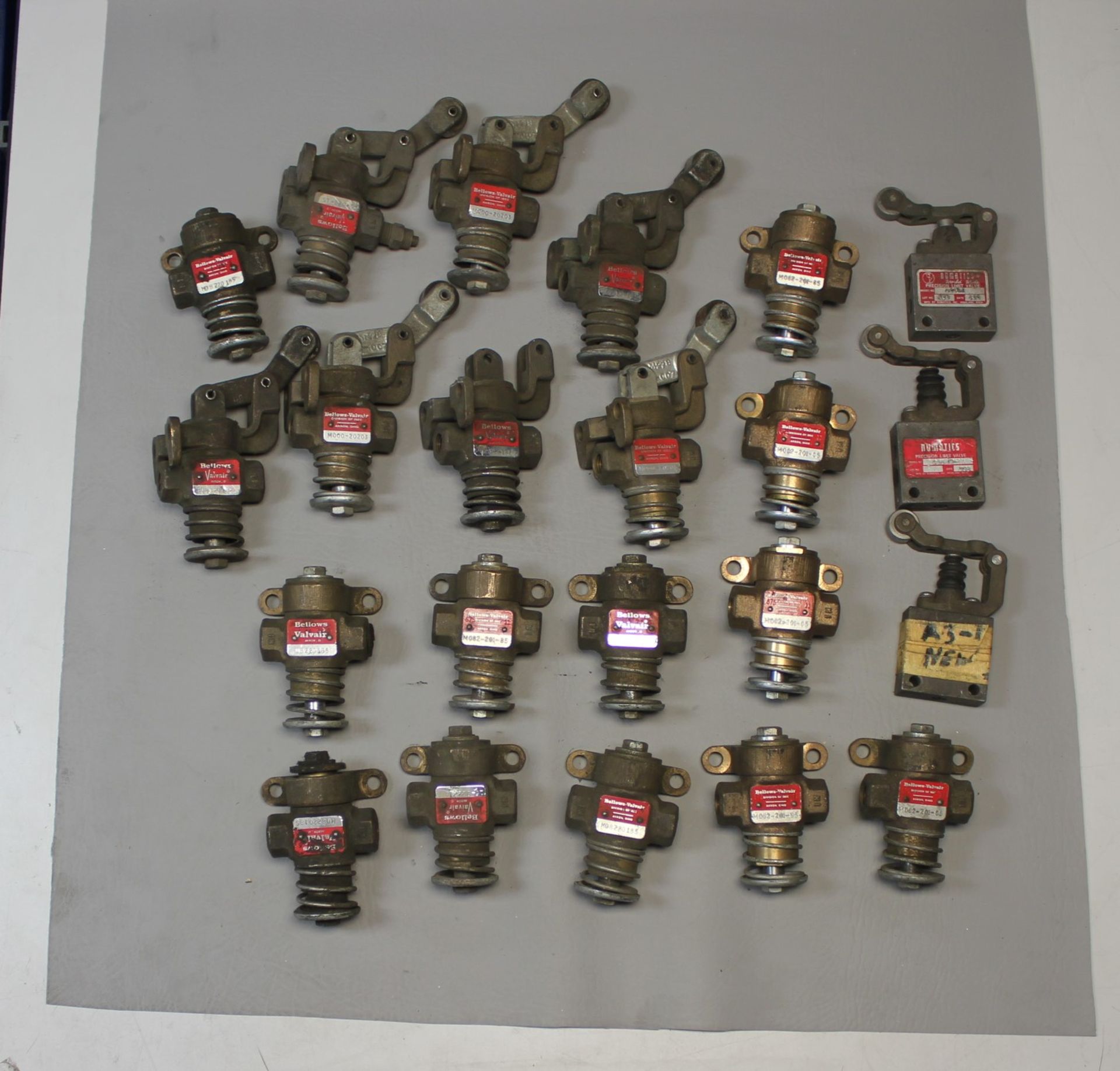 LOT OF BELLOWS VALVAIR PNEUMATIC VALVES