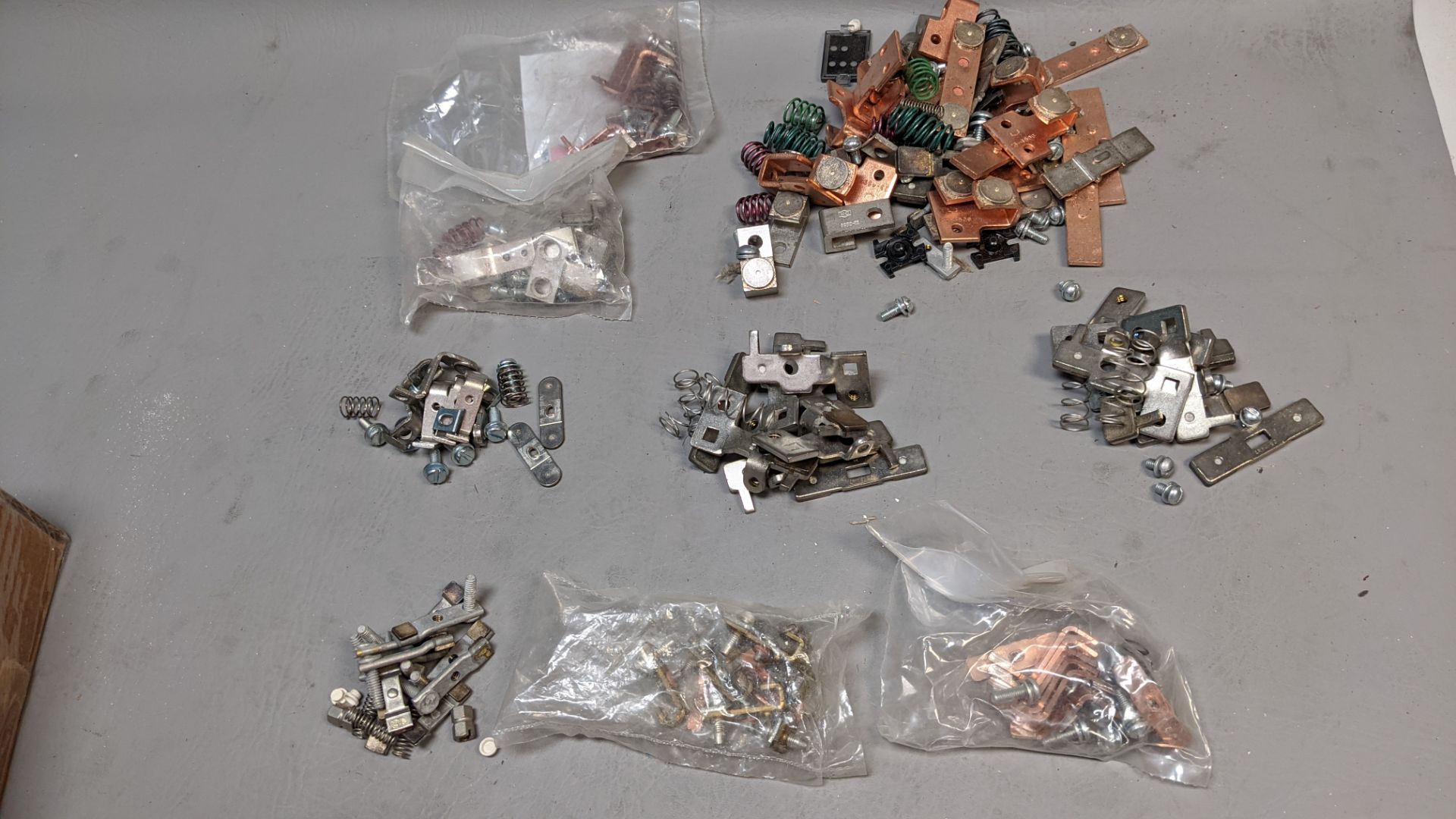 LOT OF VARIOUS CONTACT KITS