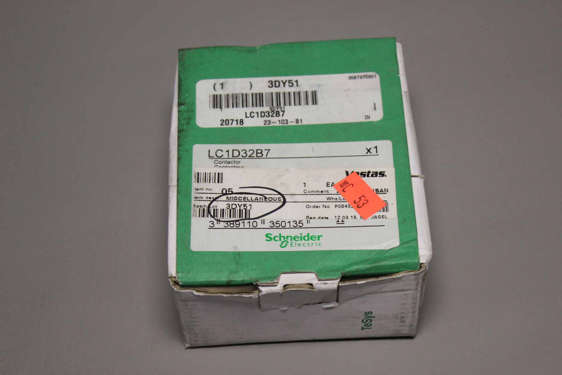 NEW SCHNEIDER CONTACTOR