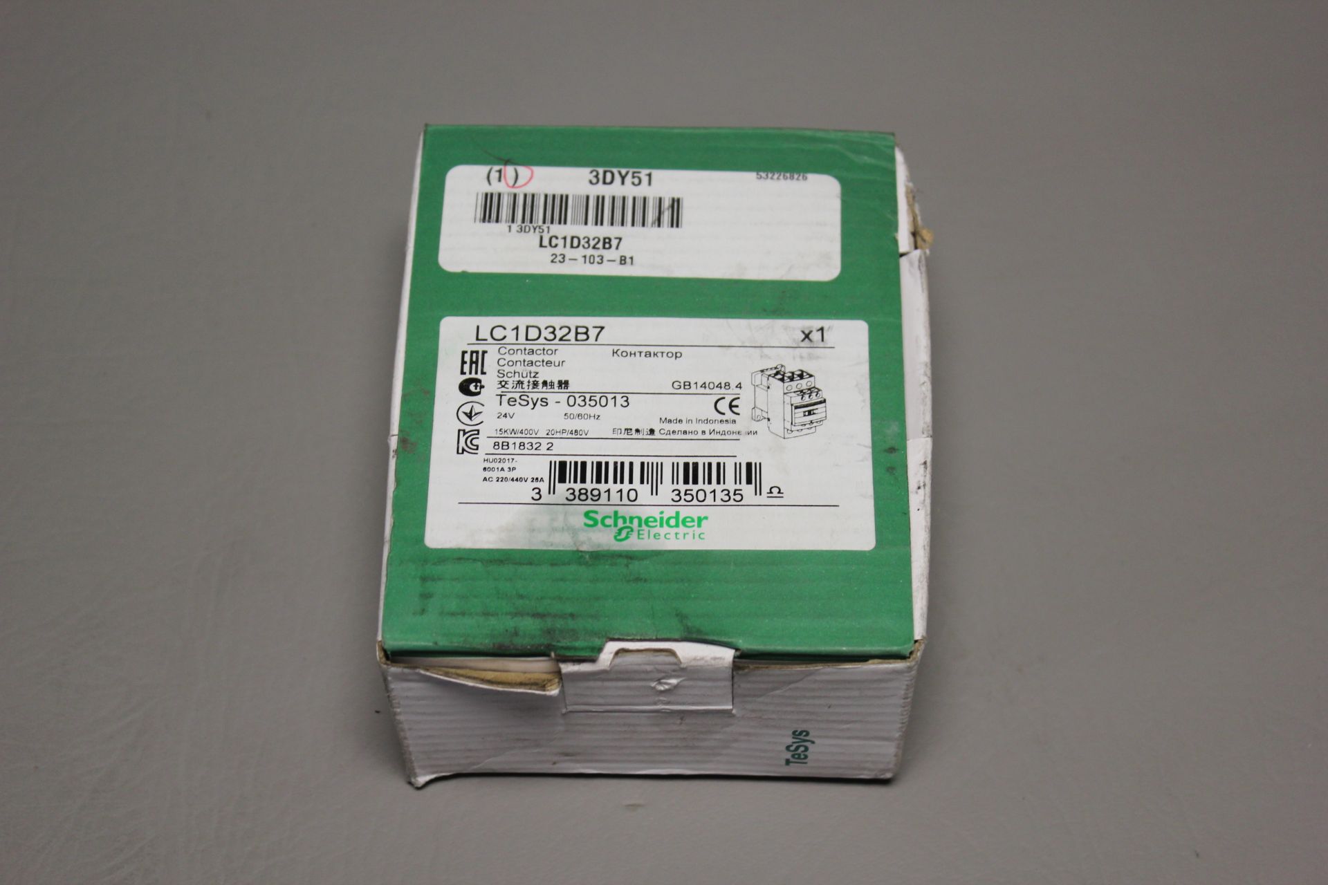 NEW SCHNEIDER CONTACTOR