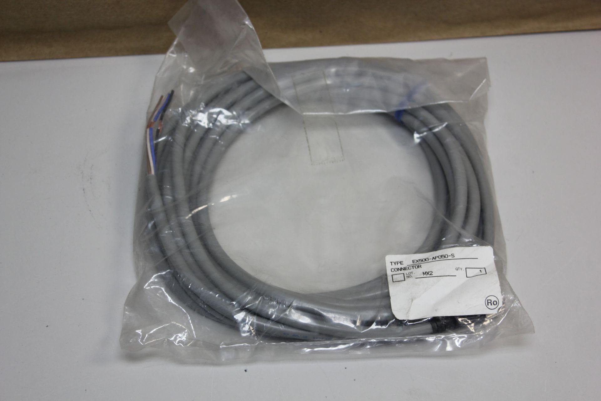 NEW OMRON CONNECTOR CABLE