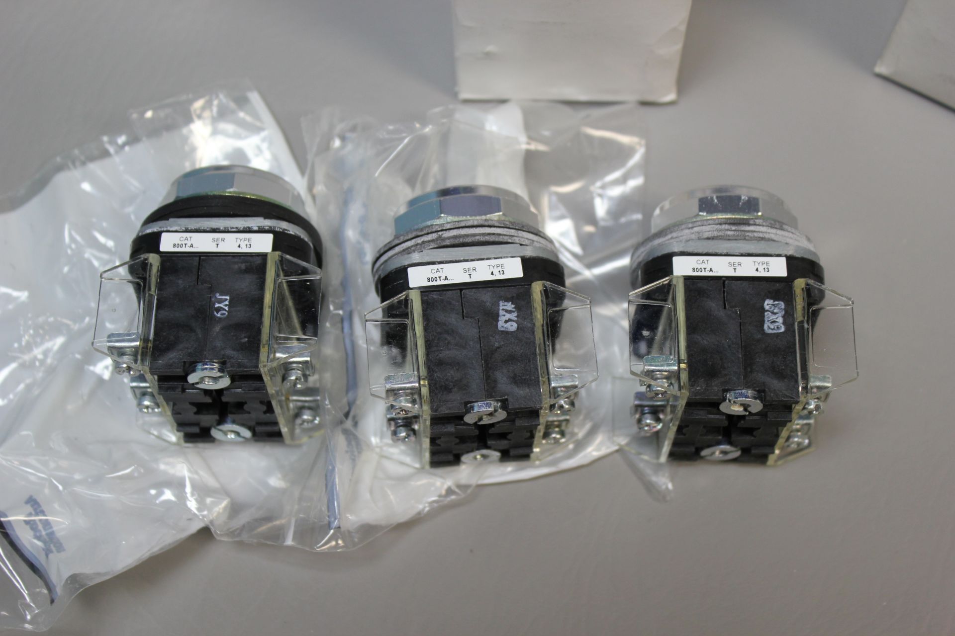 LOT OF UNUSED ALLEN BRADLEY PUSH BUTTONS - Image 4 of 4