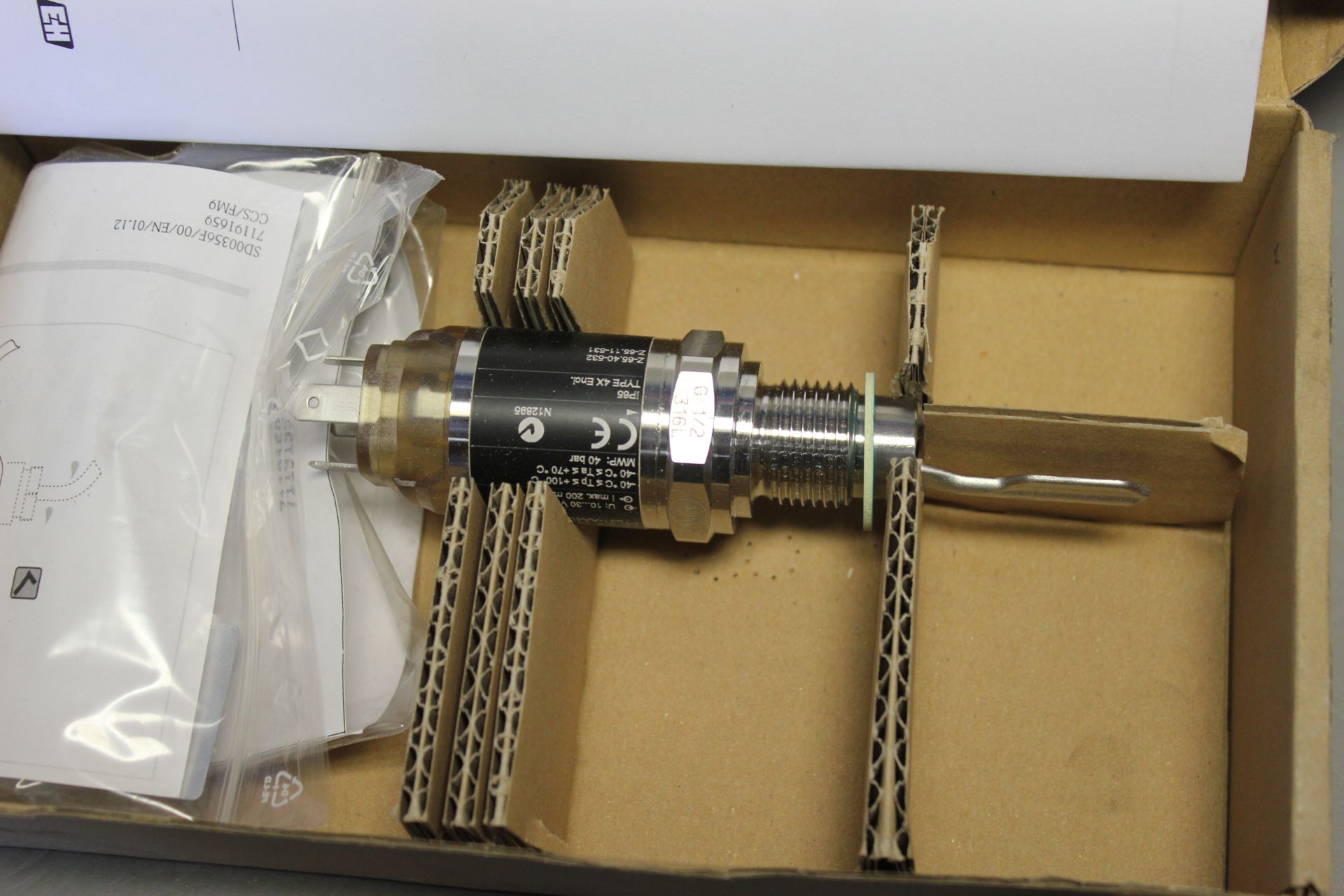 NEW ENDRESS HAUSER LIQUIPHANT LIQUID LEVEL SWITCH - Image 4 of 8