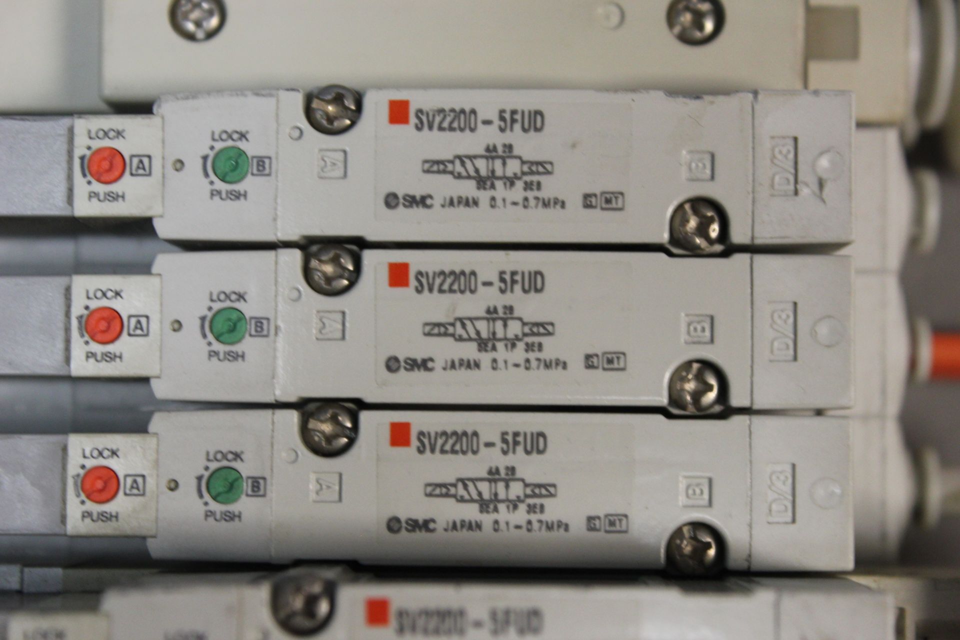 SMC SS5V2 PNEUMATIC STATION MANIFOLD - Image 5 of 6