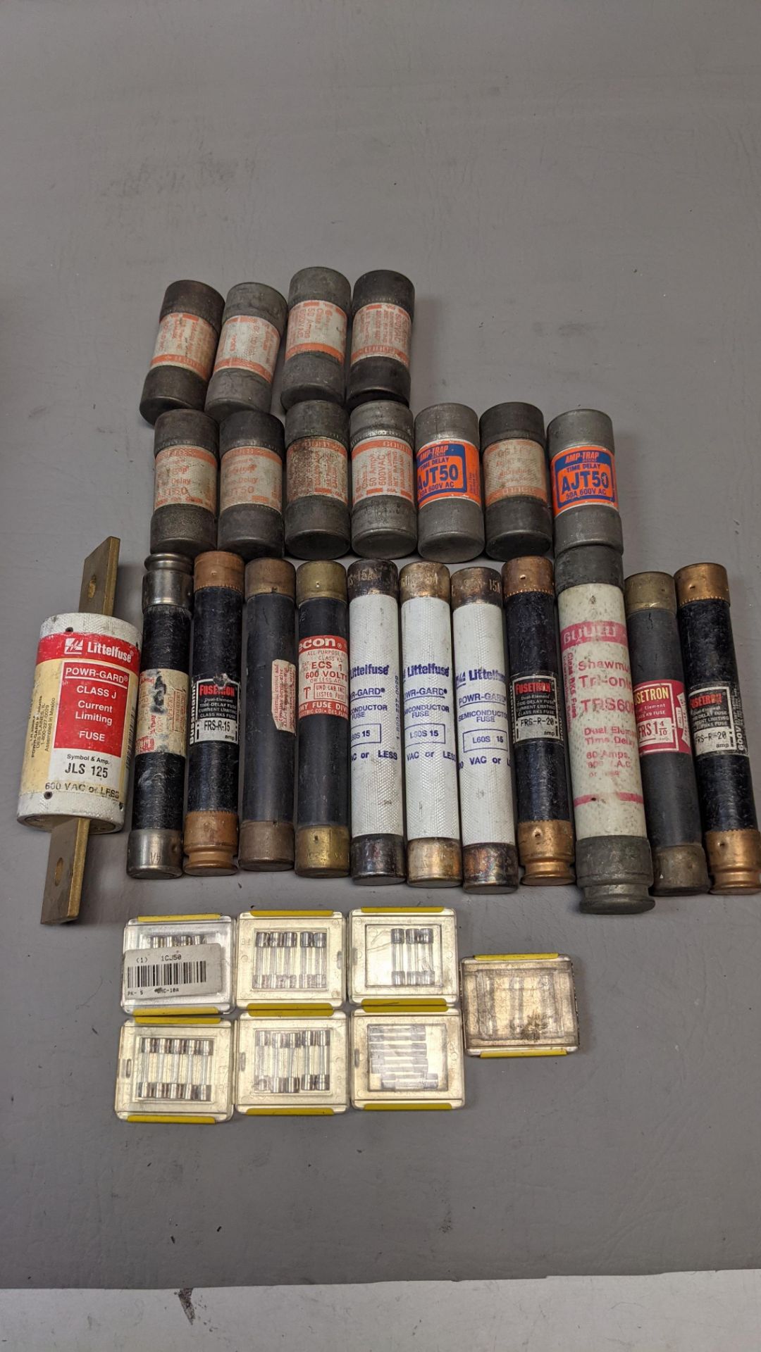 LOT OF VARIOUS FUSES