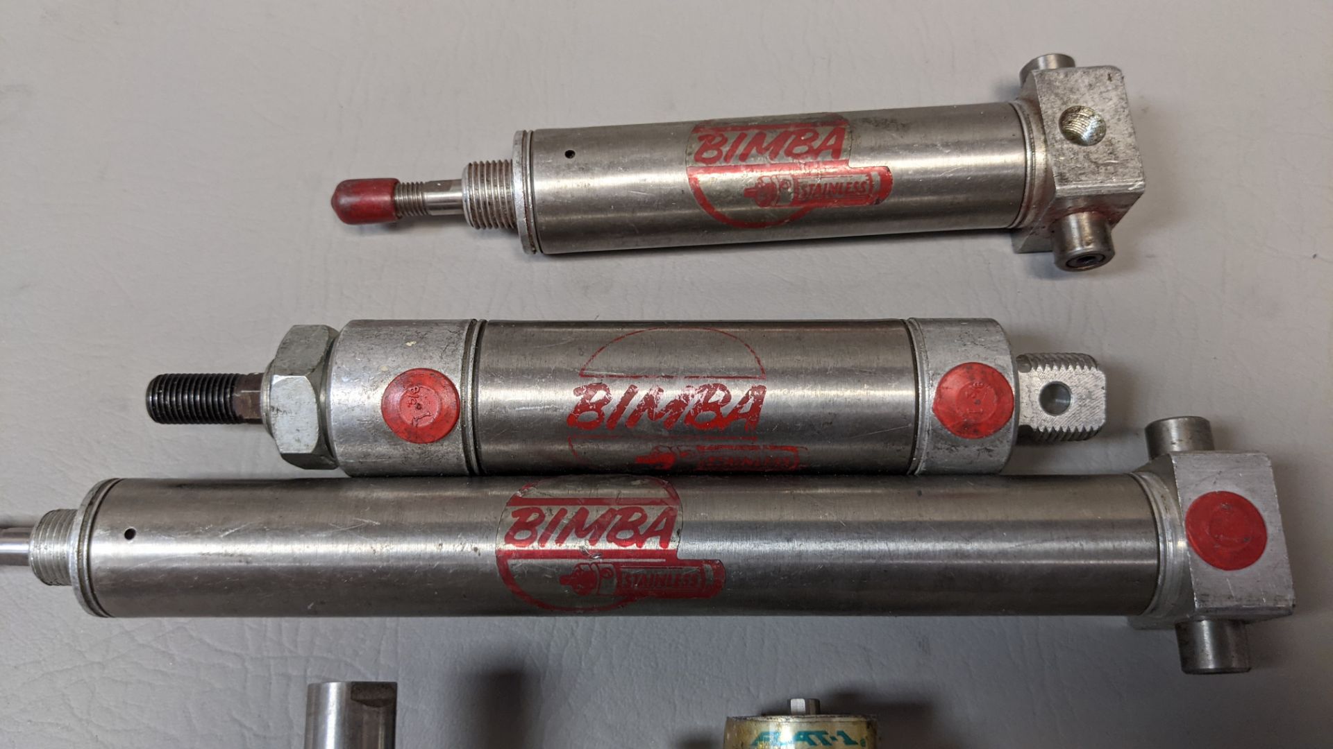 LOT OF PNEUMATIC CYLINDERS - Image 4 of 4