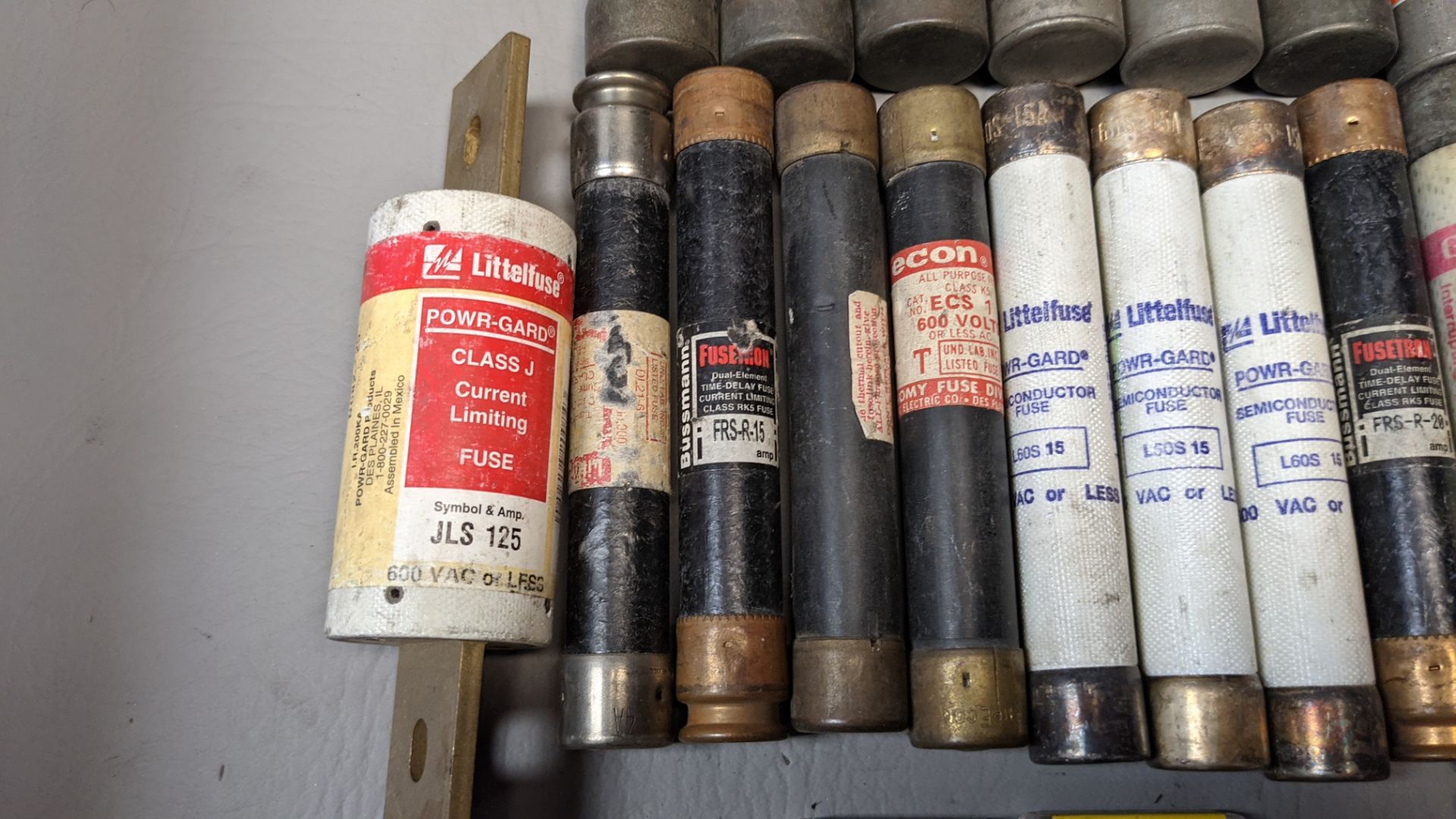 LOT OF VARIOUS FUSES - Image 4 of 5