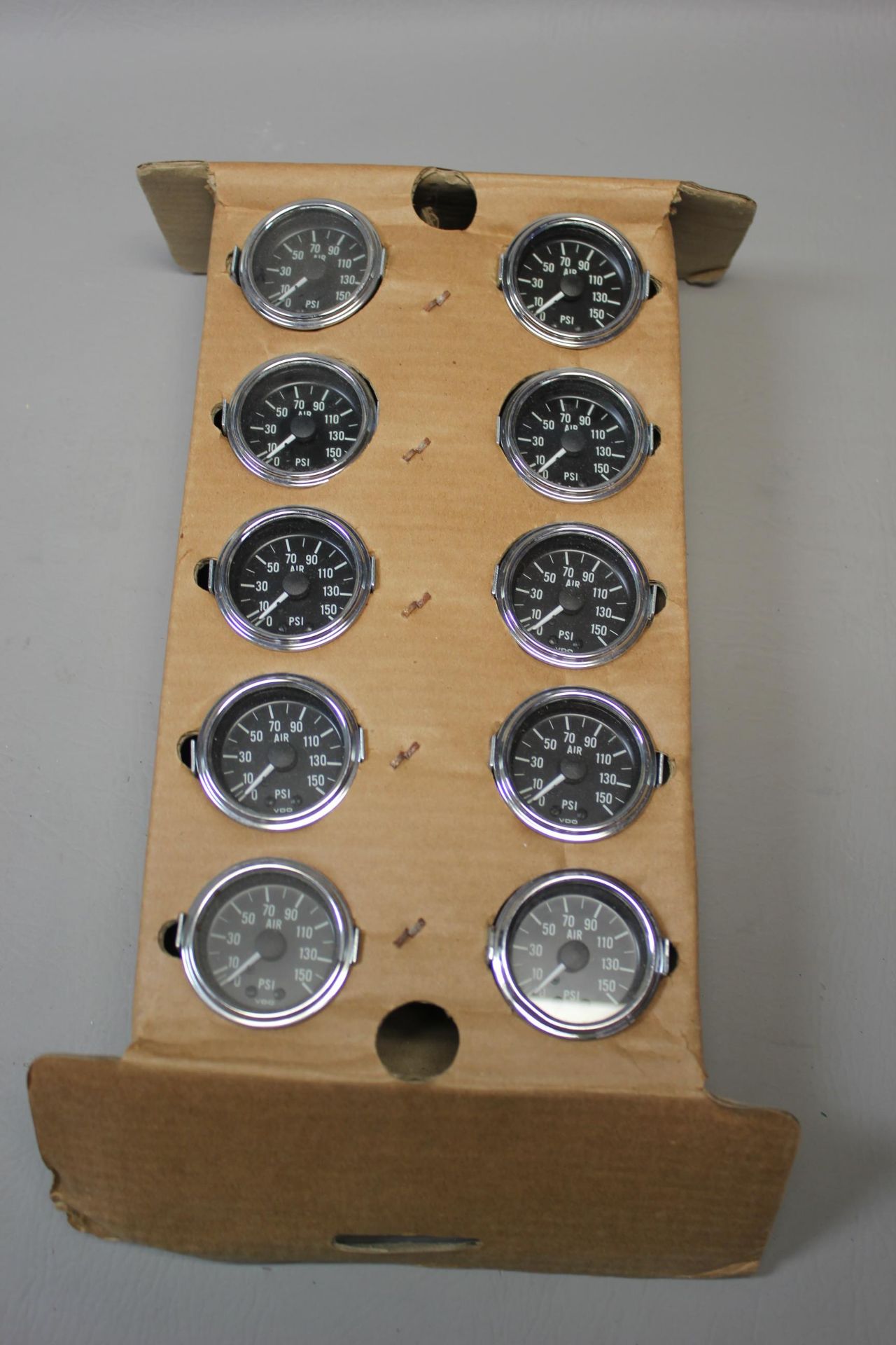 LOT OF UNUSED NEOPART PRESSURE GAUGES