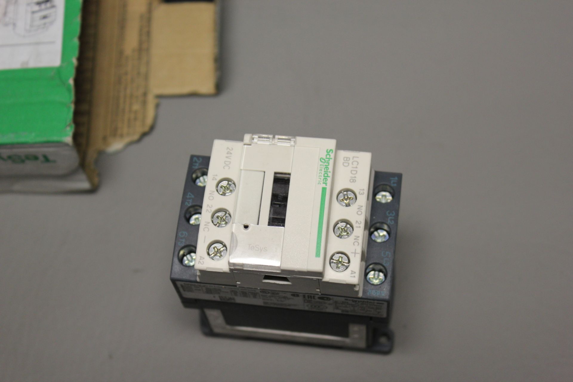 NEW SCHNEIDER CONTACTOR - Image 4 of 4