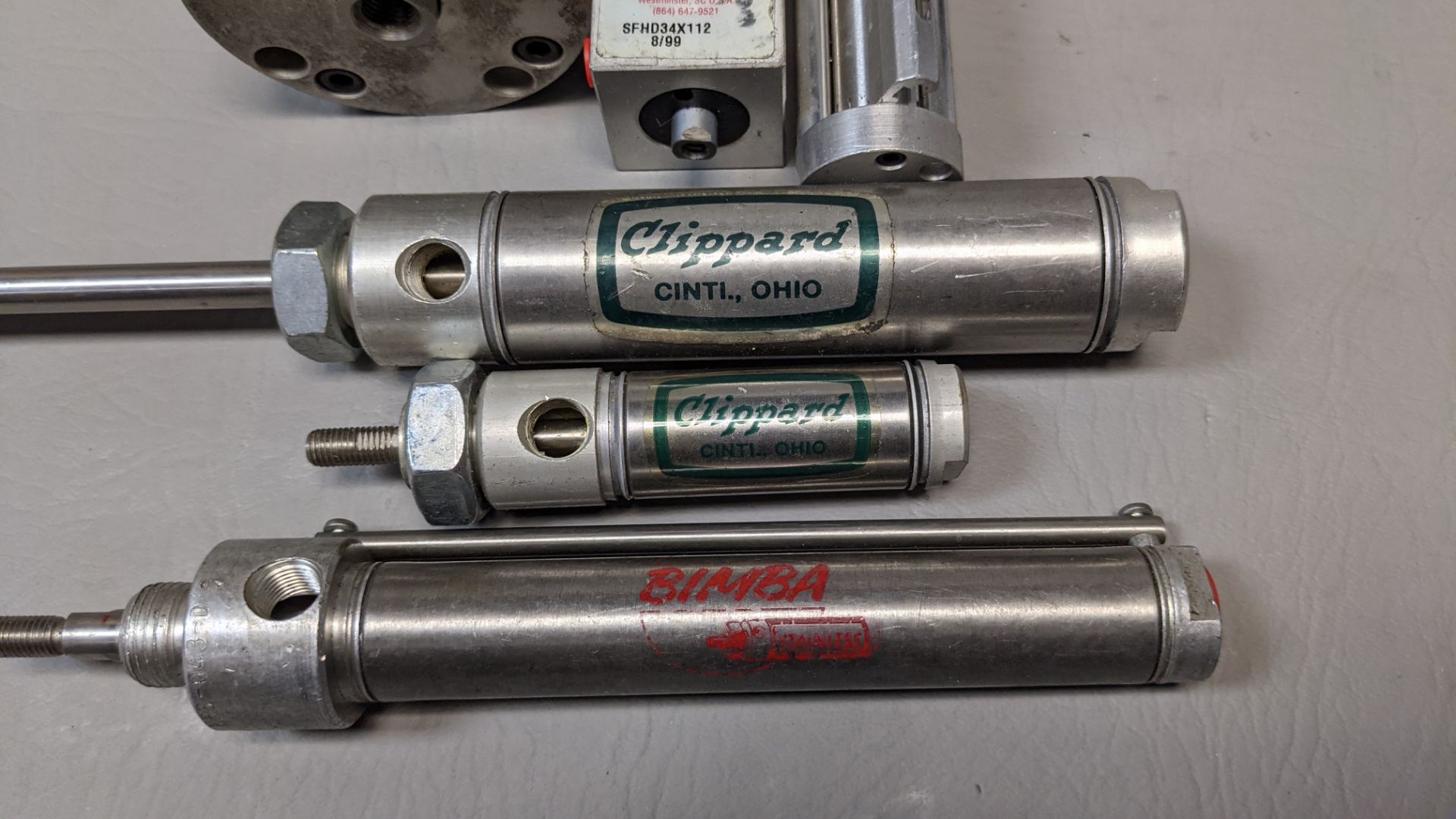 LOT OF PNEUMATIC CYLINDERS - Image 2 of 4