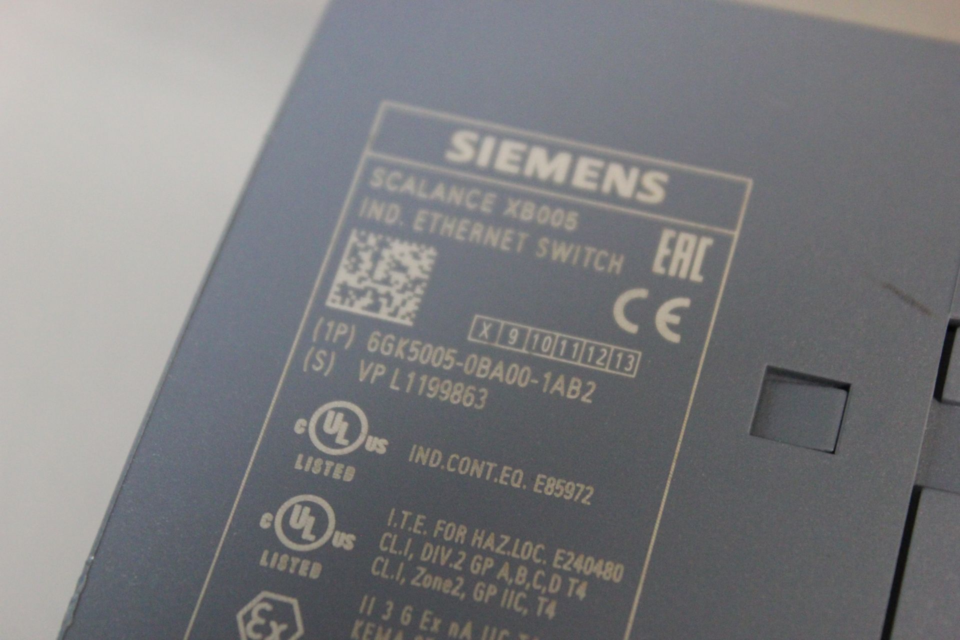 SIEMENS SCALANCE XB005 INDUSTRIAL ETHERNET SWITCH - Image 5 of 6