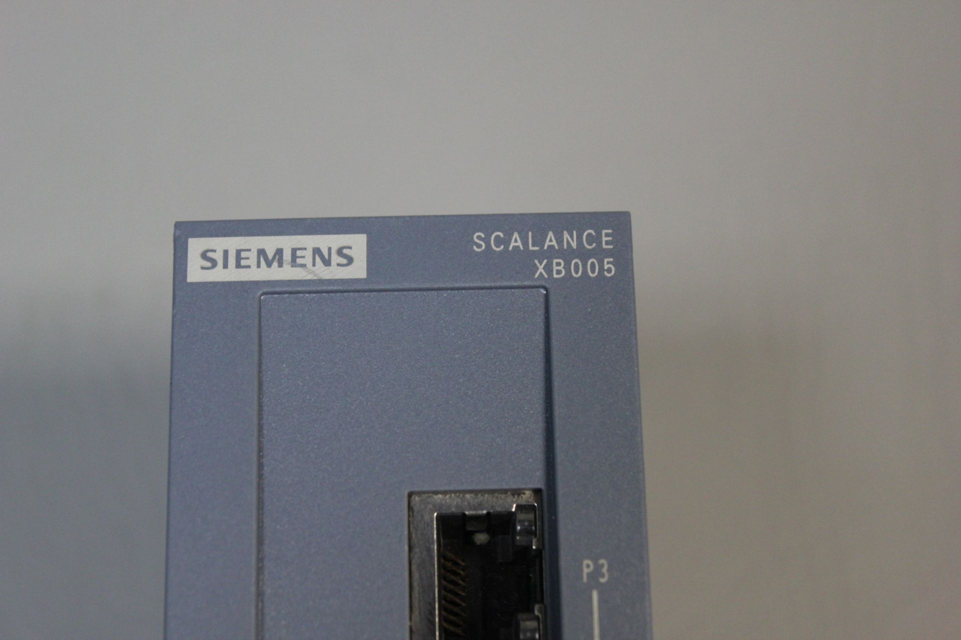 SIEMENS SCALANCE XB005 INDUSTRIAL ETHERNET SWITCH - Image 5 of 5