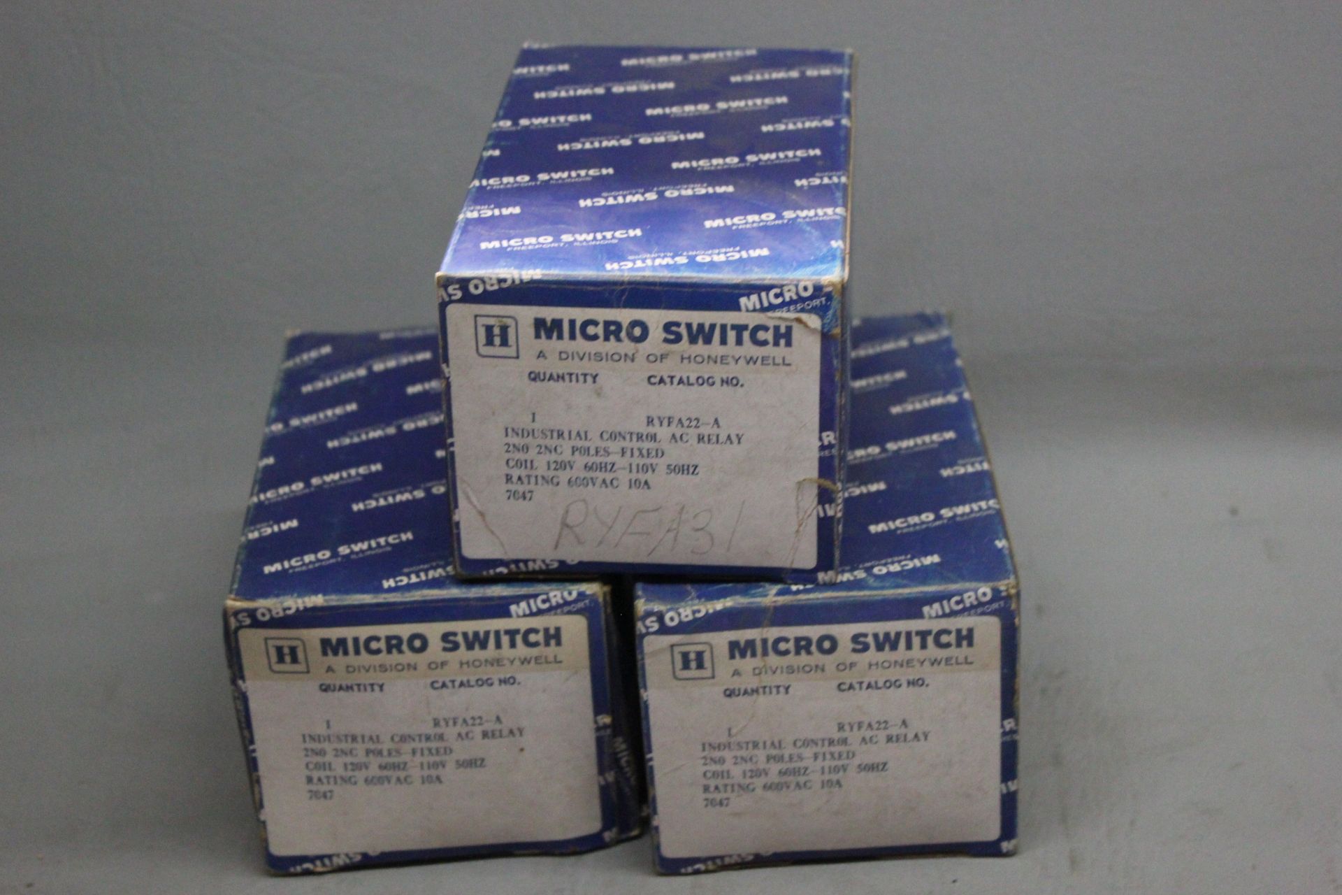 LOT OF NEW OLD STOCK MICRO SWITCH INDUSTRIAL CONTROL AC RELAYS