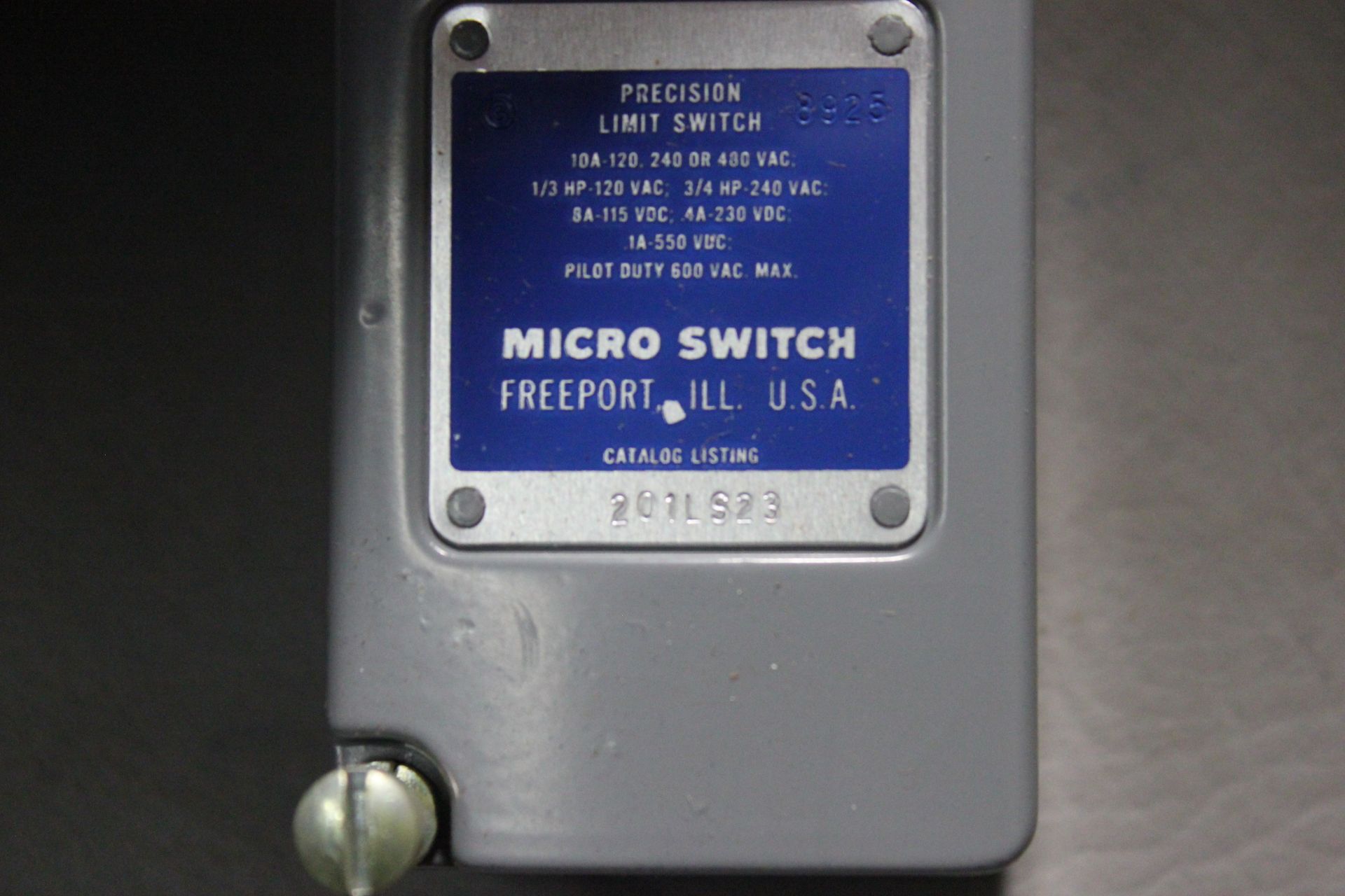 NEW OLD STOCK MIRCO SWITCH PRECISION LIMIT SWITCH - Image 3 of 4