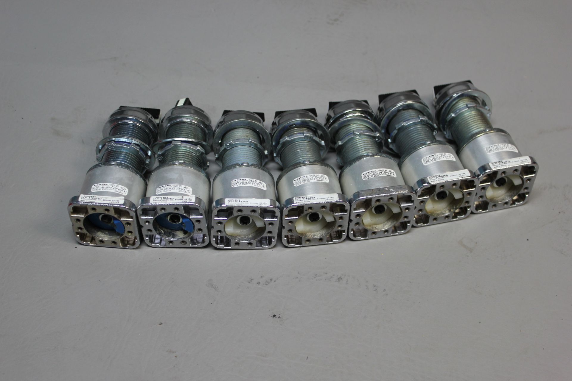LOT OF UNUSED SIEMENS SELECTOR SWITCHES - Image 3 of 5