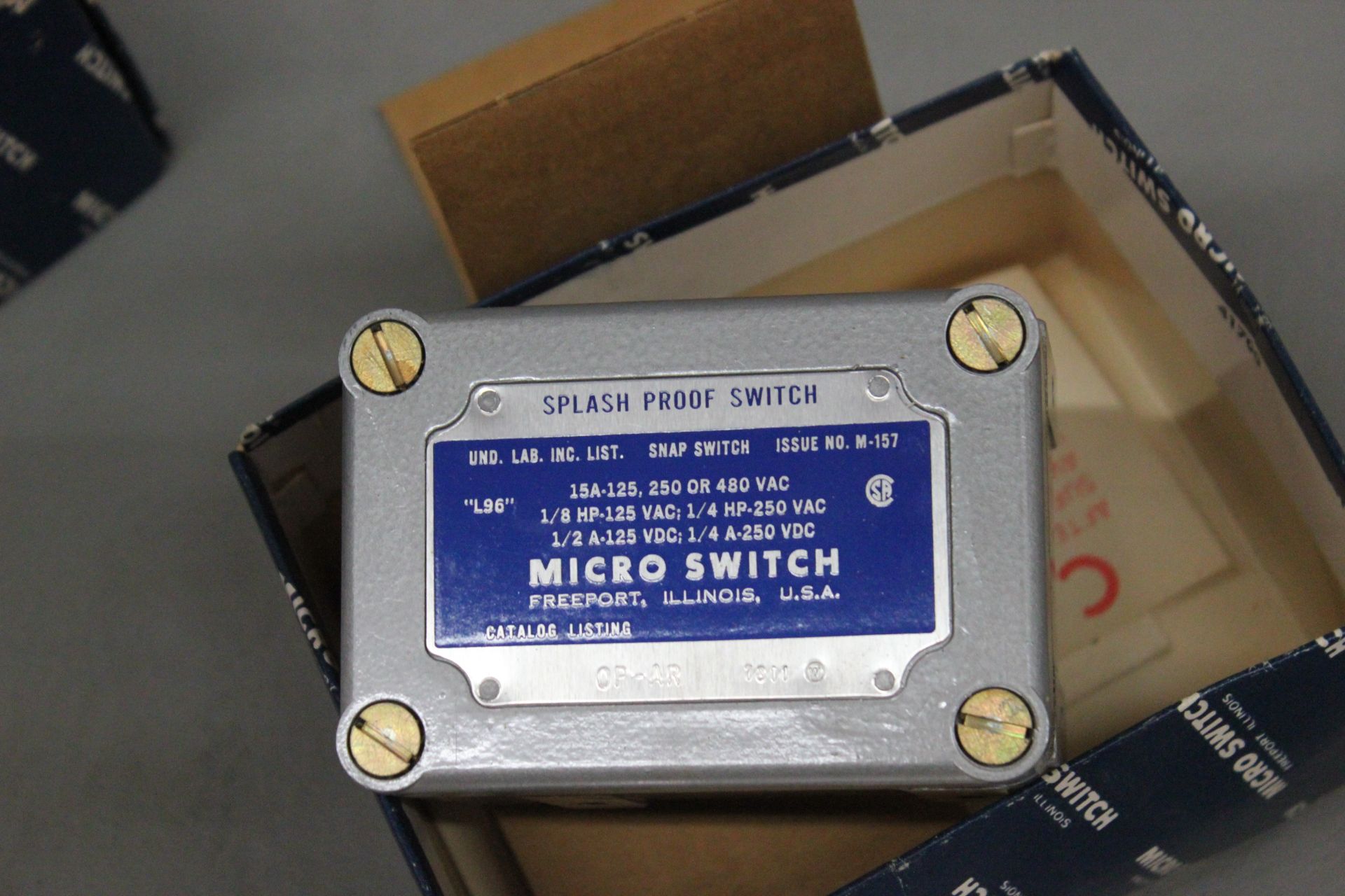 NEW OLD STOCK MICRO SWITCH SPLASH PROOF SWITCH - Image 4 of 4