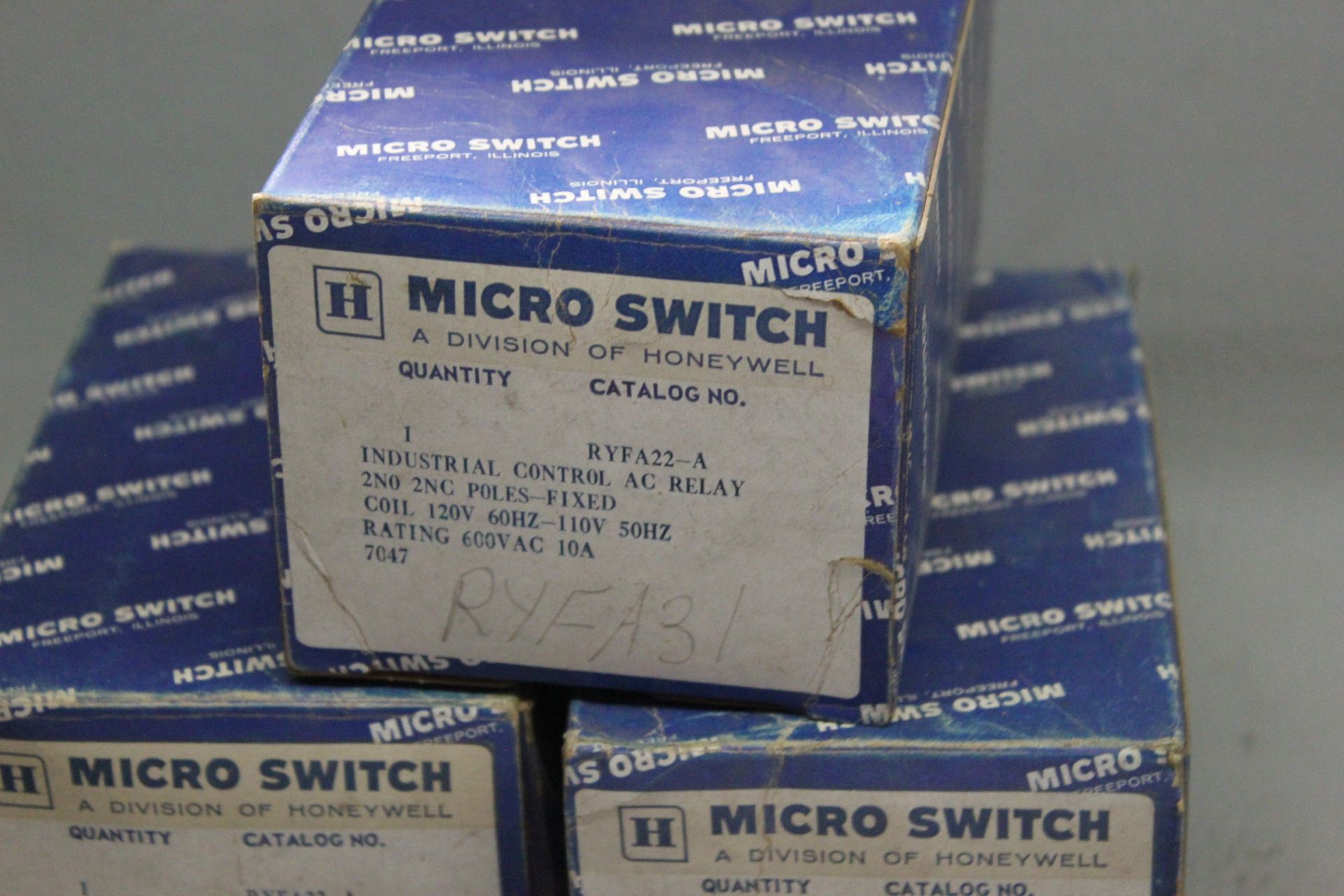 LOT OF NEW OLD STOCK MICRO SWITCH INDUSTRIAL CONTROL AC RELAYS - Image 2 of 4