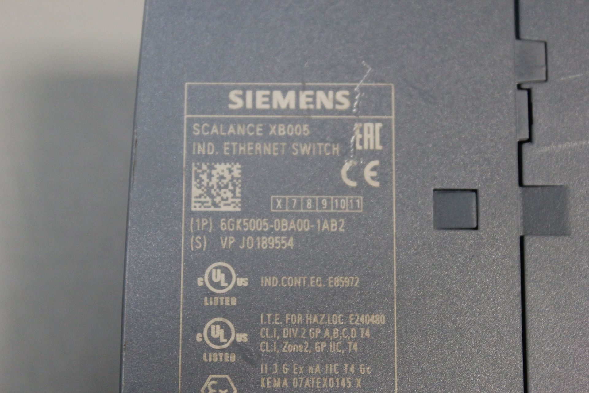 SIEMENS SCALANCE XB005 INDUSTRIAL ETHERNET SWITCH - Image 2 of 5
