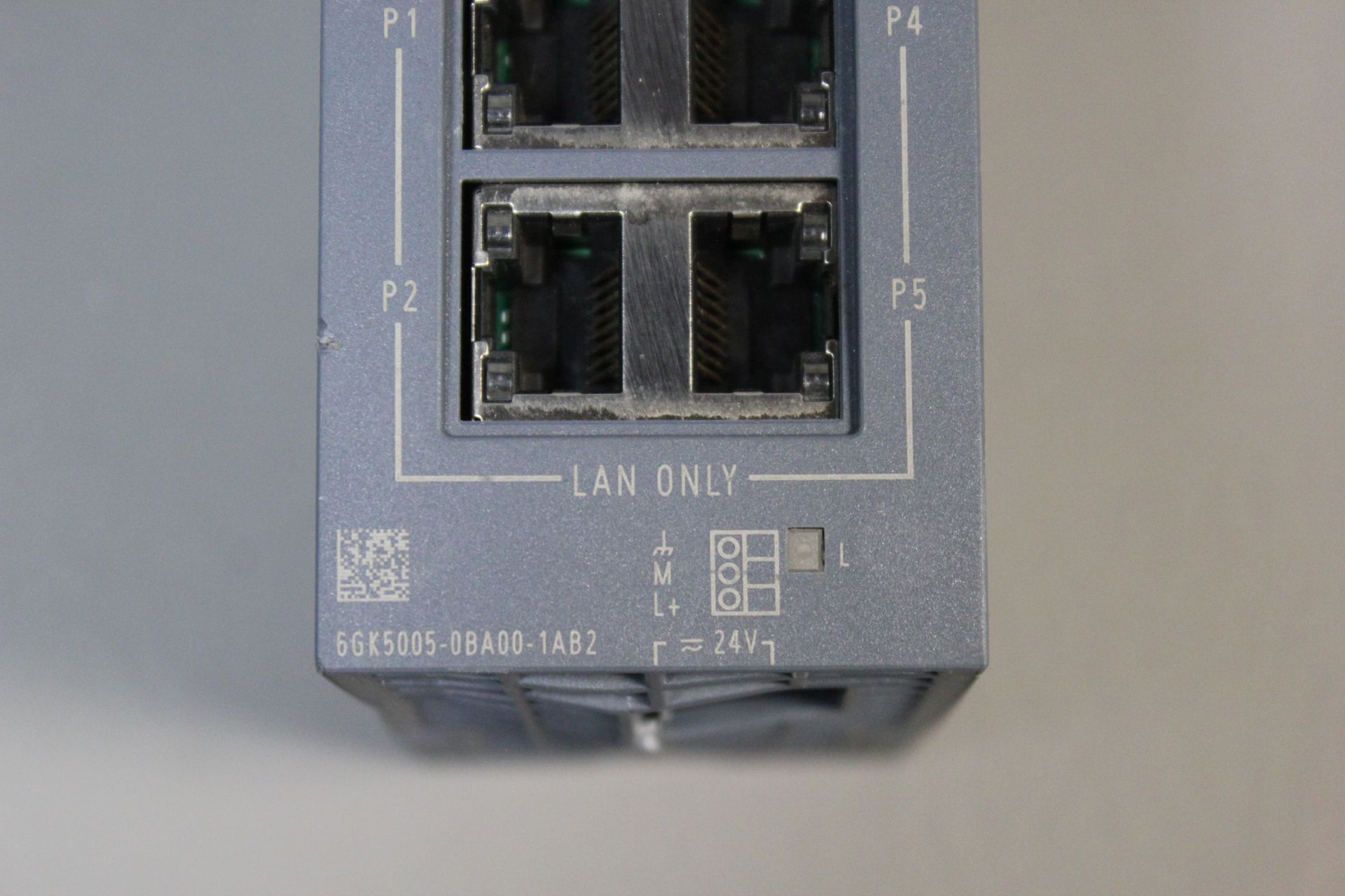 SIEMENS SCALANCE XB005 INDUSTRIAL ETHERNET SWITCH - Image 4 of 5