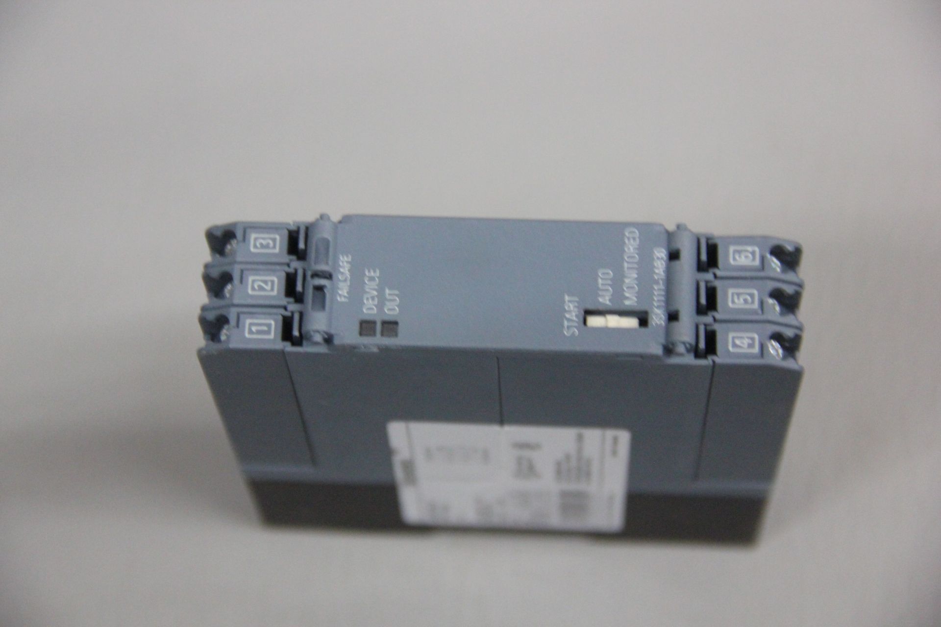 SIEMENS SAFETY RELAY - Image 2 of 3