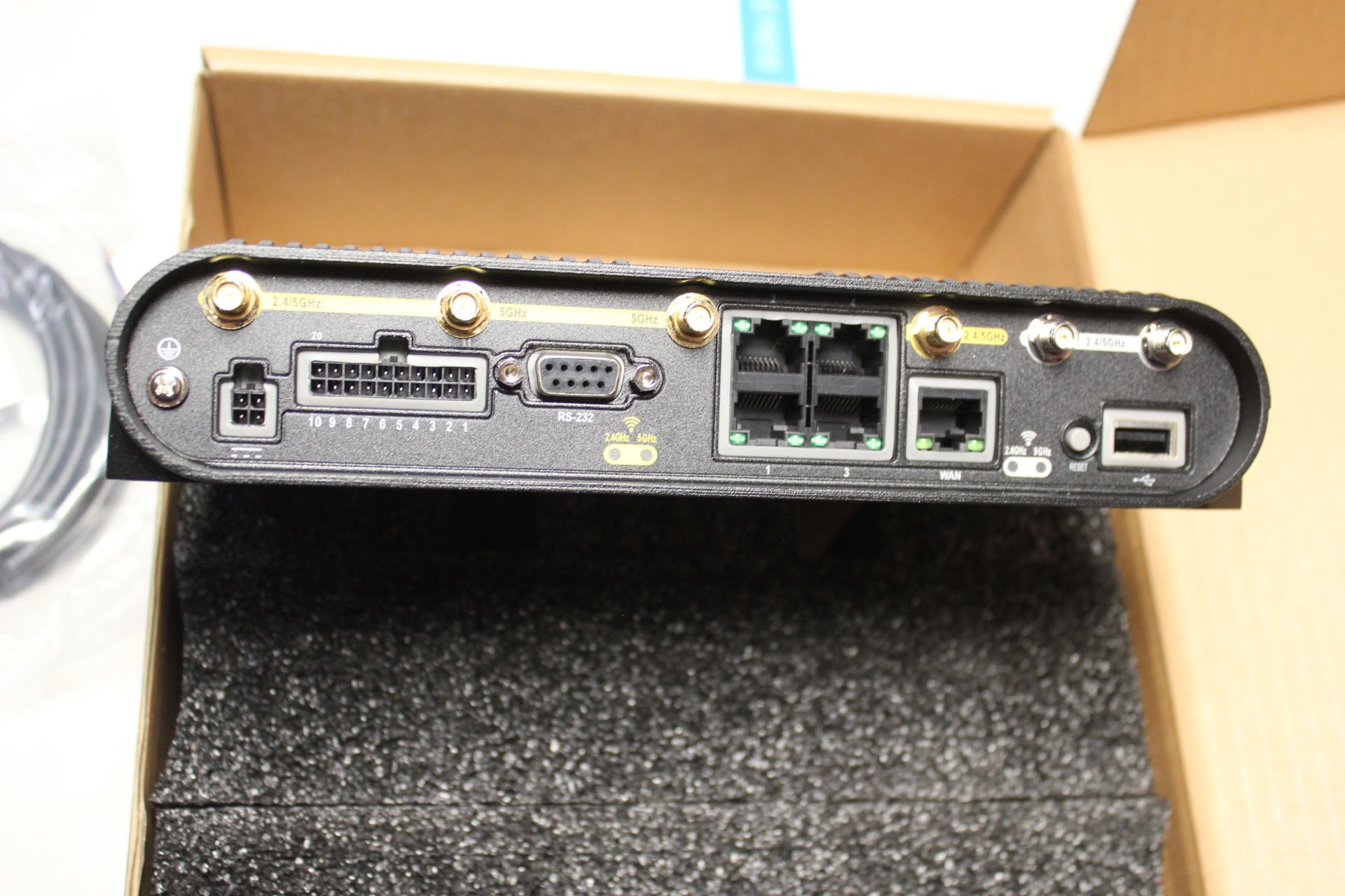 NEW CRADLEPOINT COR SERIES ROUTER - Image 6 of 8