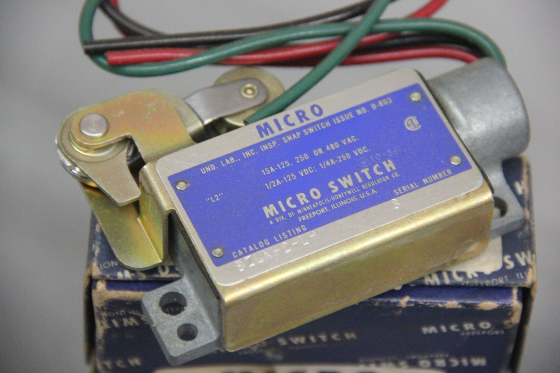 NEW MICRO-SWITCH HEAVY DUTY LIMIT SWITCH - Image 3 of 3