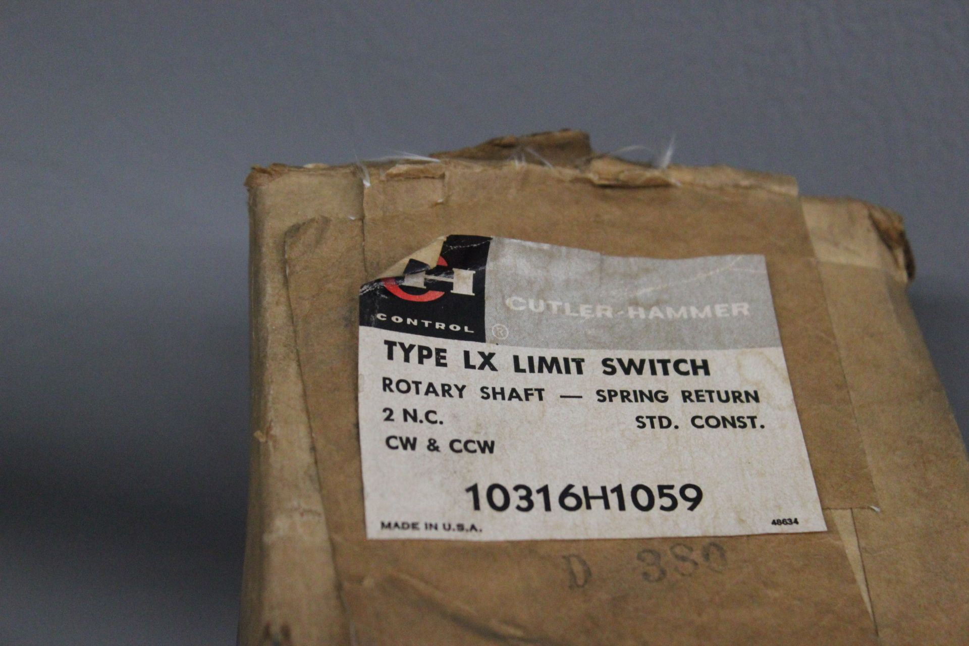 NEW OLD STOCK CUTLER HAMMER TYPE LX LIMIT SWITCH - Image 2 of 5