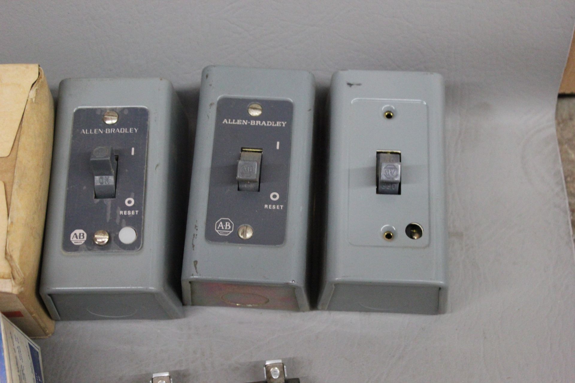 LOT OF AUTOMATION CONTROL PARTS - Image 3 of 7