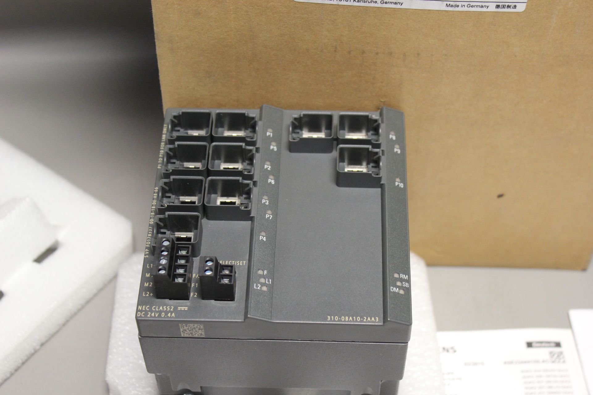 NEW SIEMENS SCALANCE MANAGED INDUSTRIAL ETHERNET SWITCH - Image 5 of 7