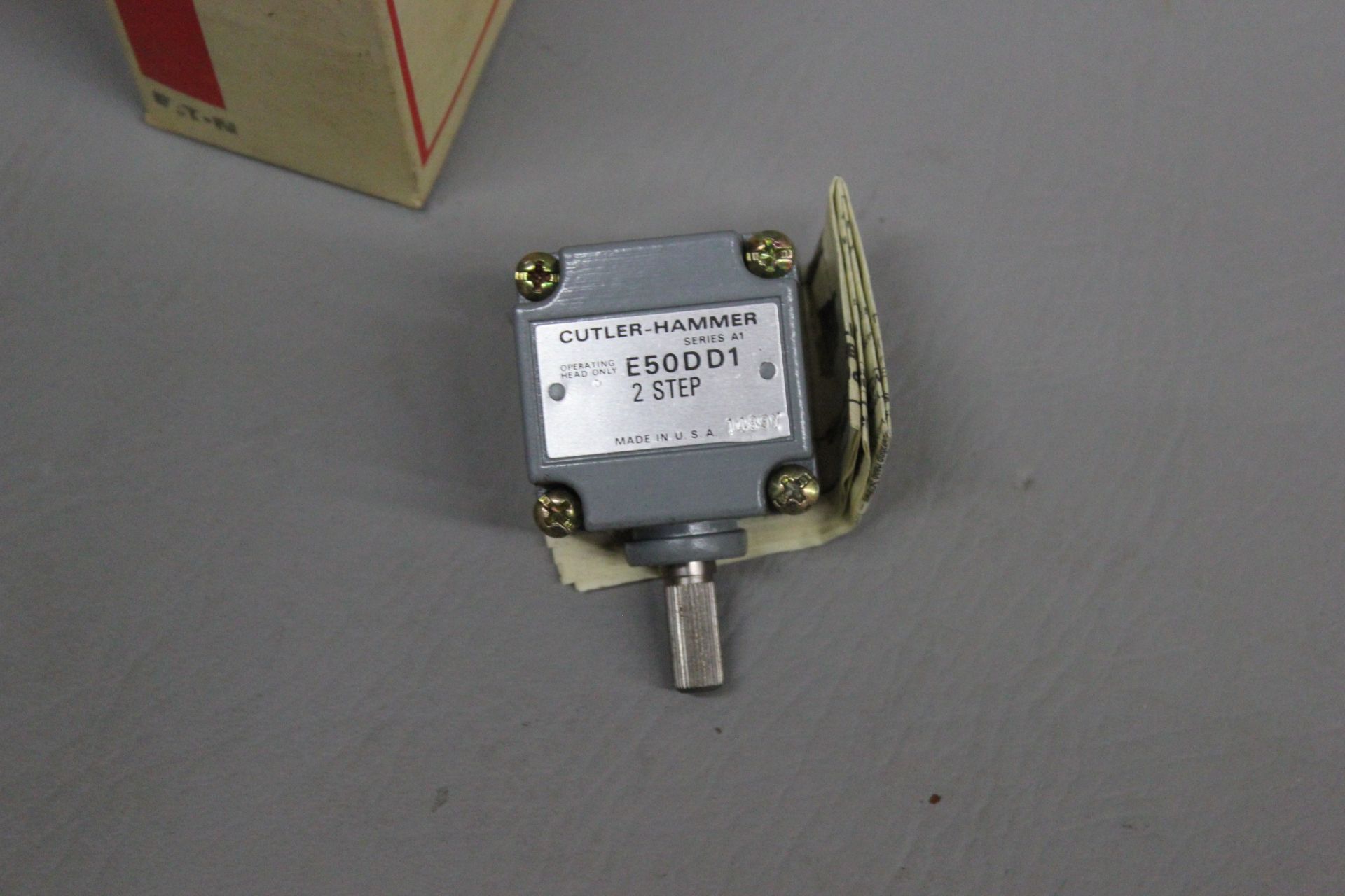 NEW OLD STOCK CUTLER HAMMER LIMIT SWITCH OPERATING HEAD - Image 2 of 3