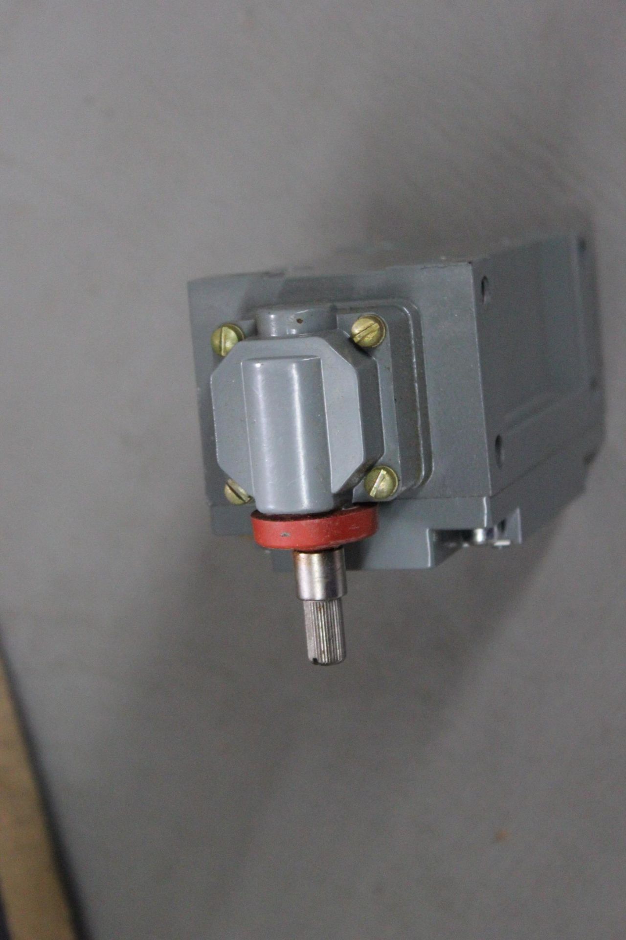 NEW OLD STOCK CUTLER HAMMER TYPE LX LIMIT SWITCH - Image 4 of 5