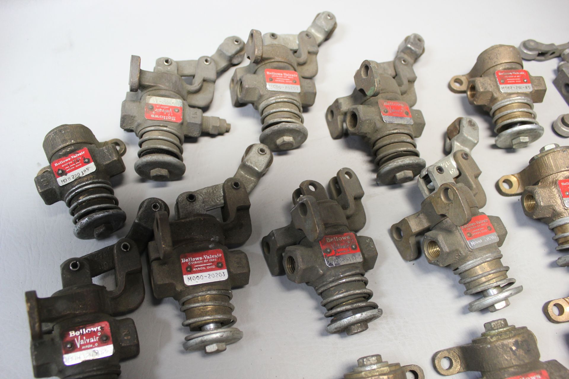 LOT OF BELLOWS VALVAIR PNEUMATIC VALVES - Image 4 of 5