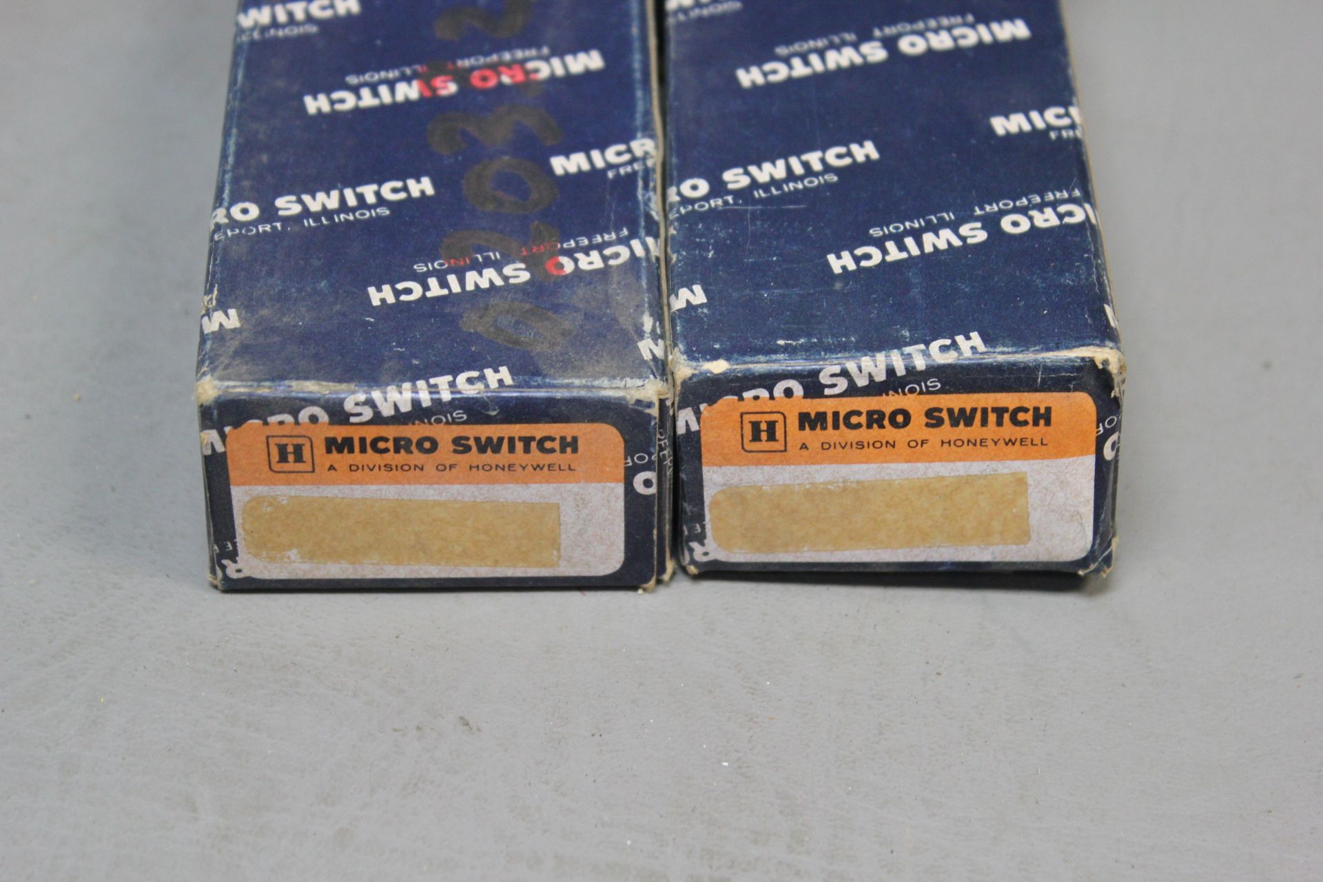 LOT OF NOS MICRO SWITCH PARTS - Image 2 of 2