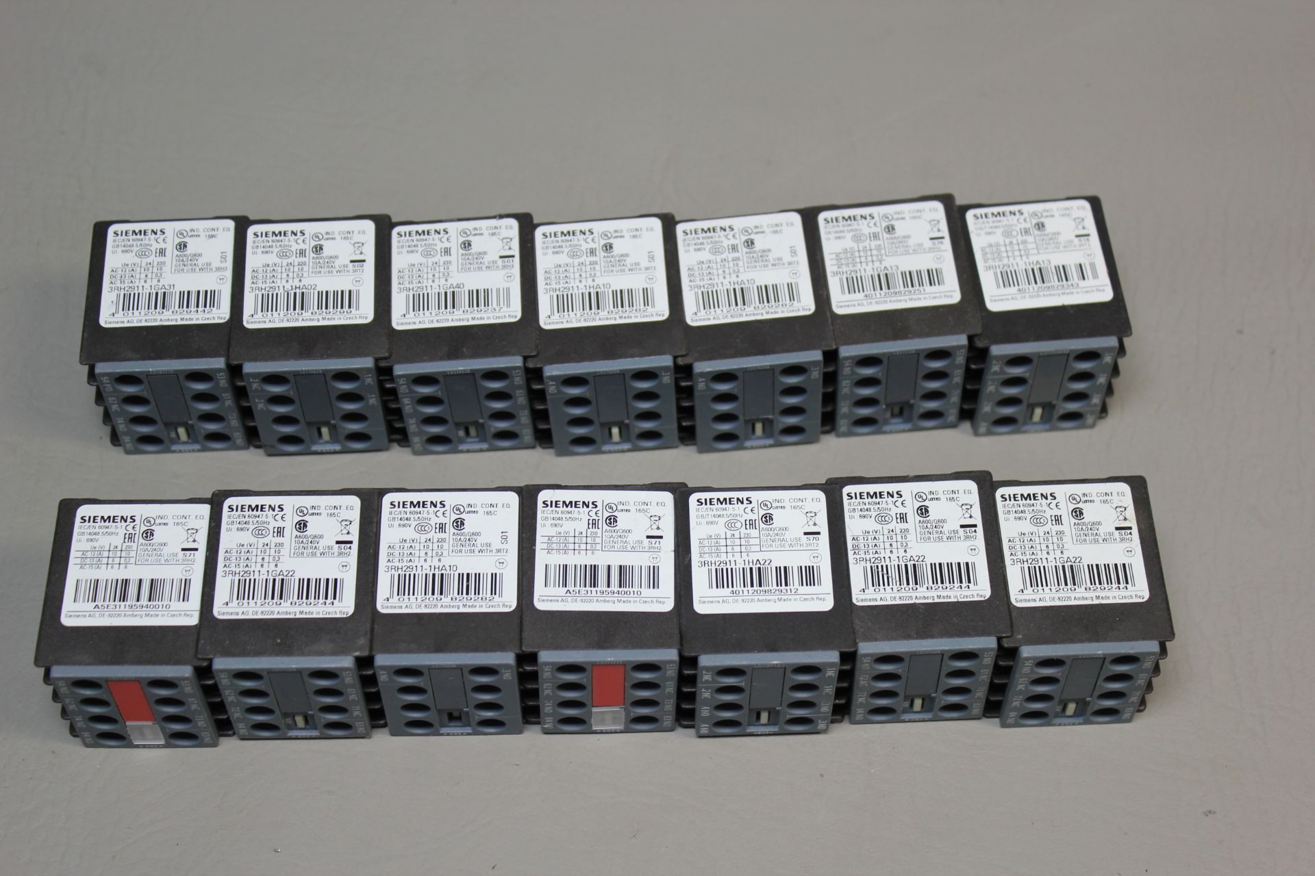 LOT OF SIEMENS AUXILIARY SWITCH BLOCKS