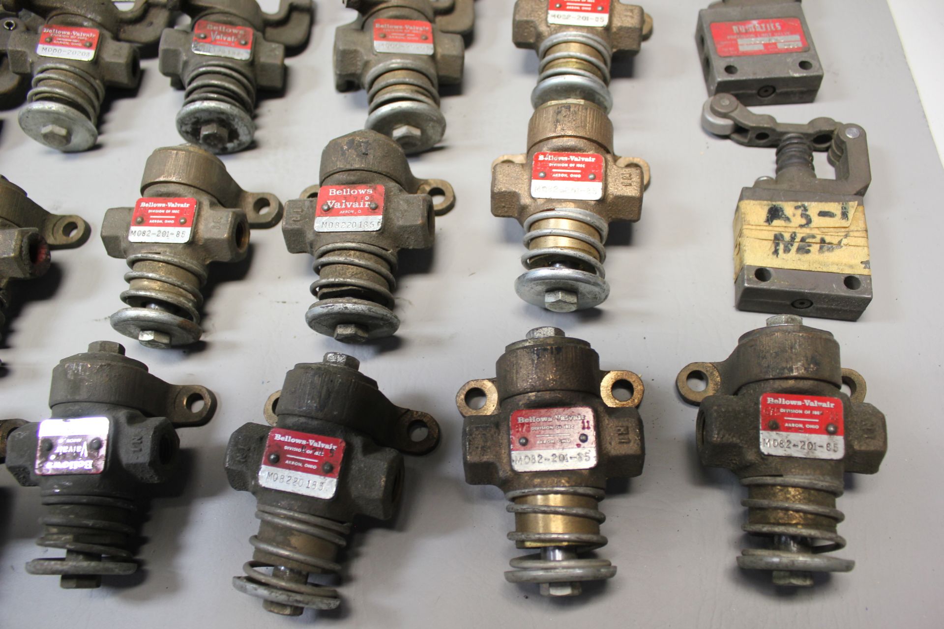 LOT OF BELLOWS VALVAIR PNEUMATIC VALVES - Image 2 of 5