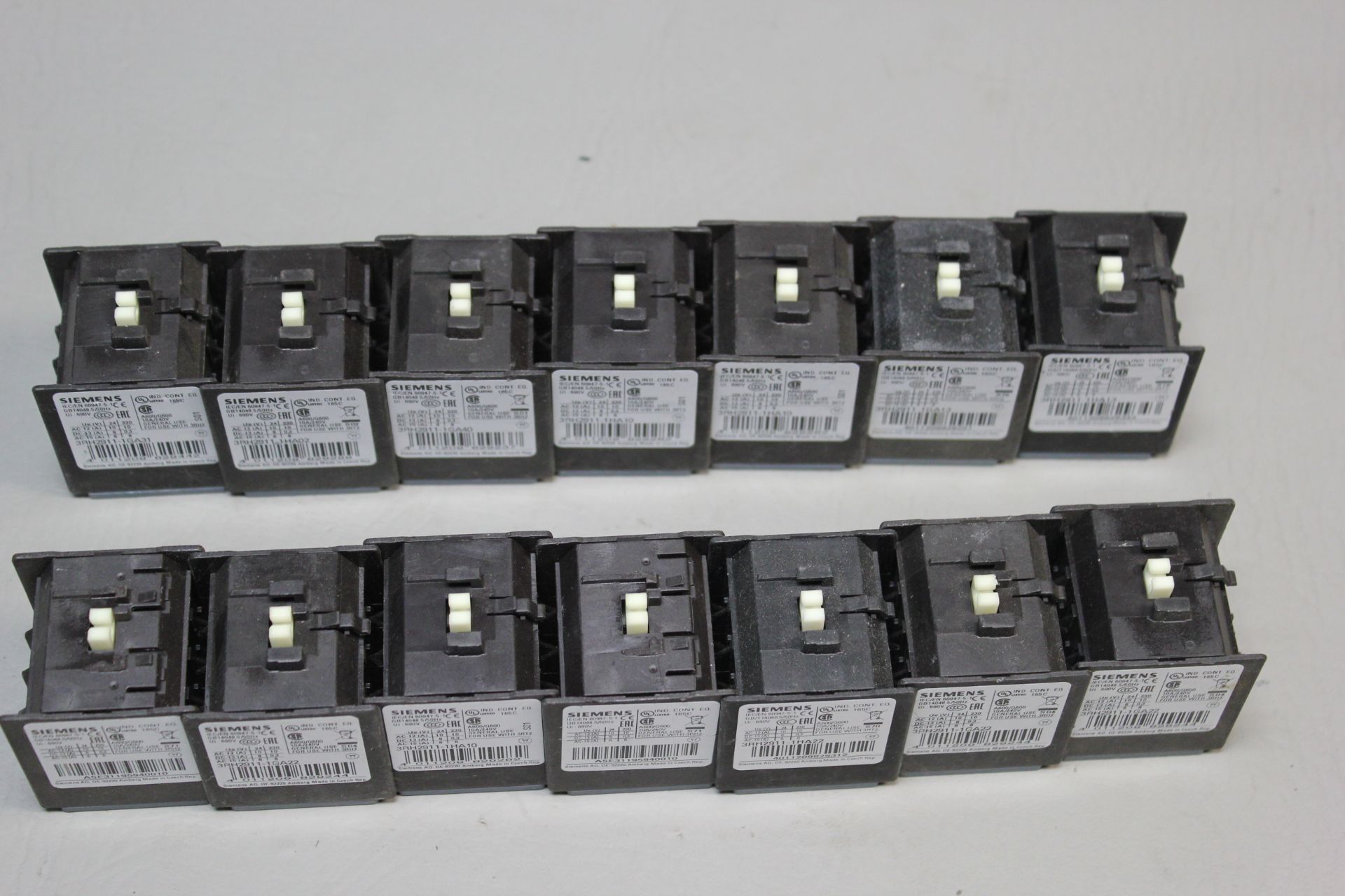 LOT OF SIEMENS AUXILIARY SWITCH BLOCKS - Image 7 of 7